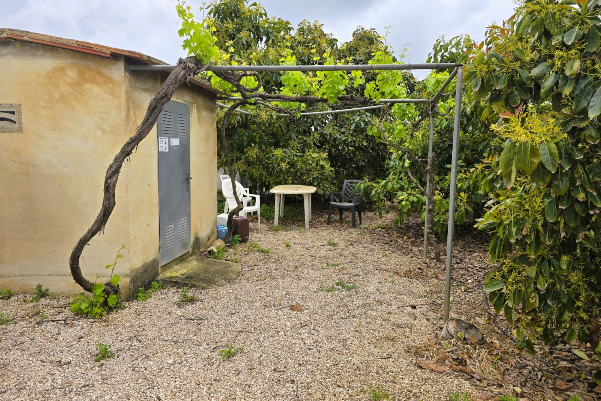 Resale - rustic plot - Pego