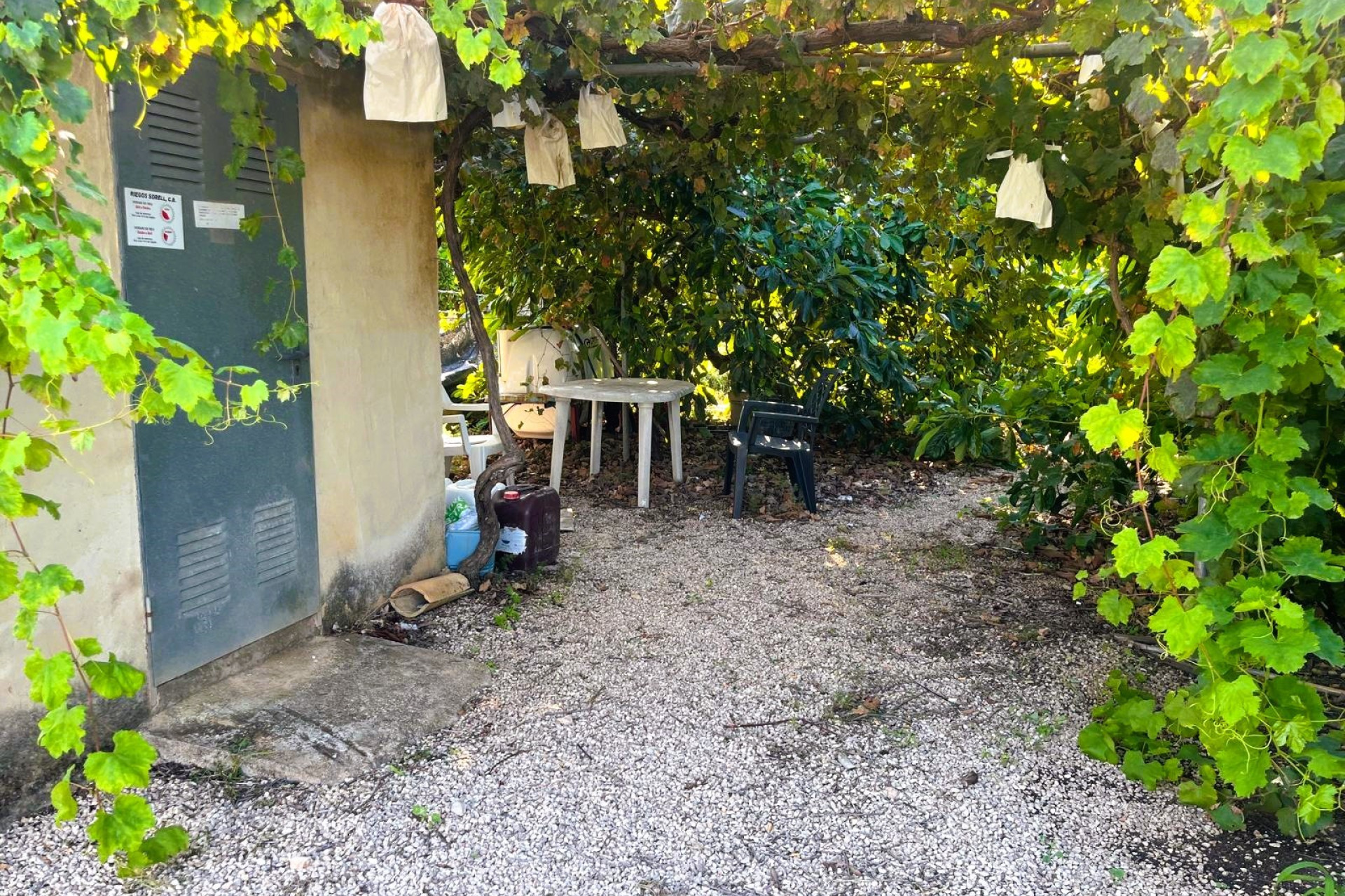 Resale - rustic plot - Pego