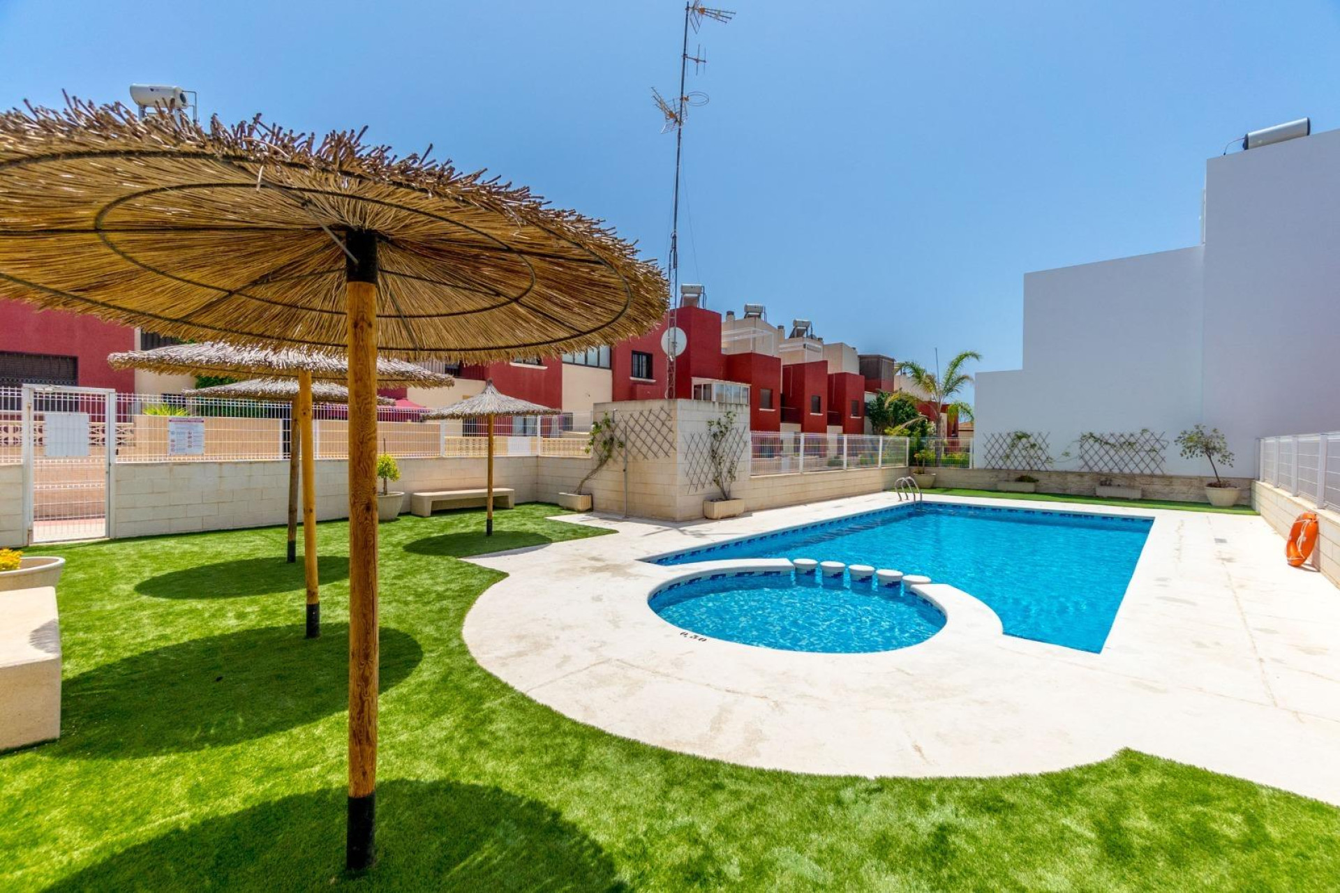 Resale - Terraced house - Torrevieja - Aguas Nuevas