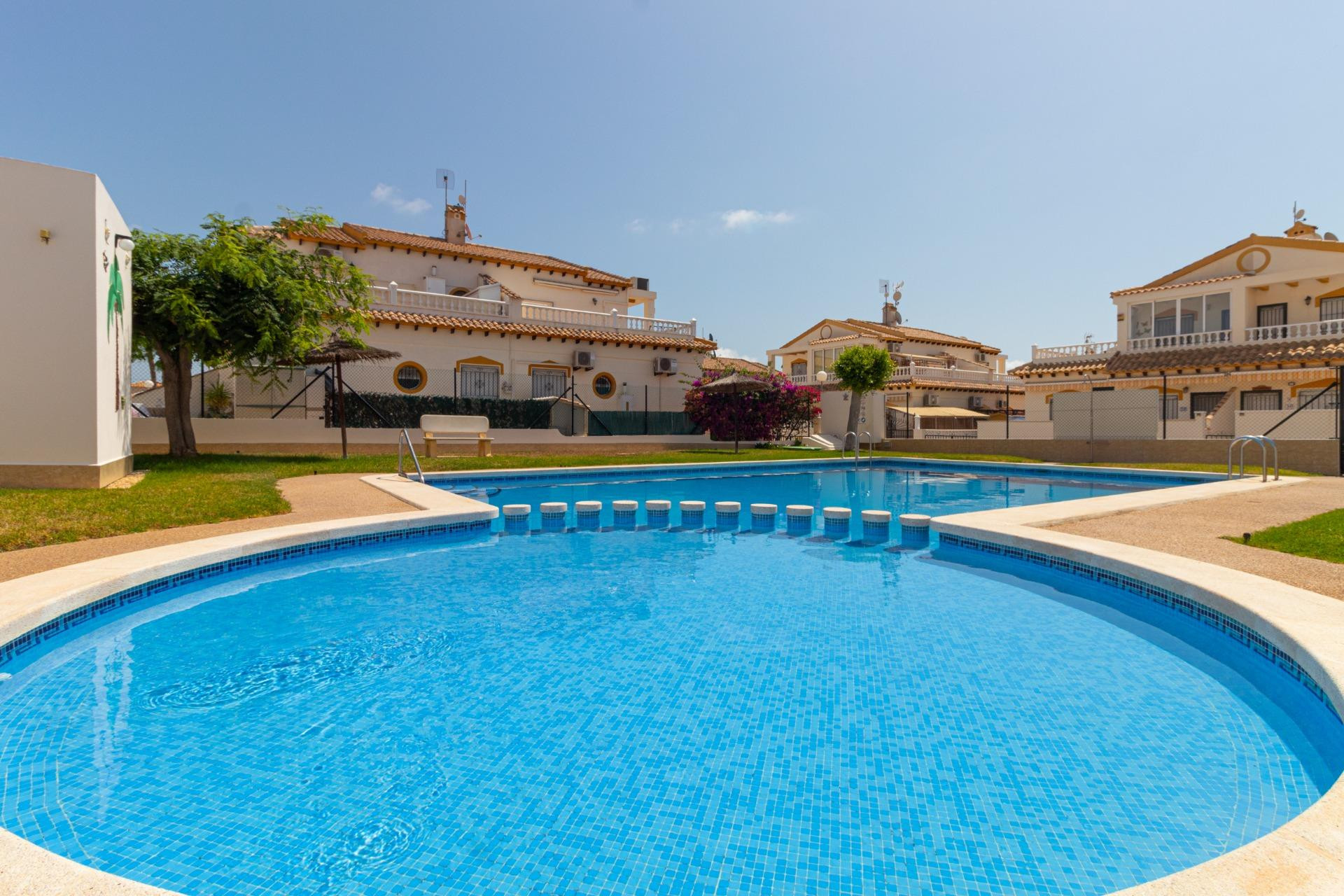 Resale - Terraced house - Torrevieja - Los altos