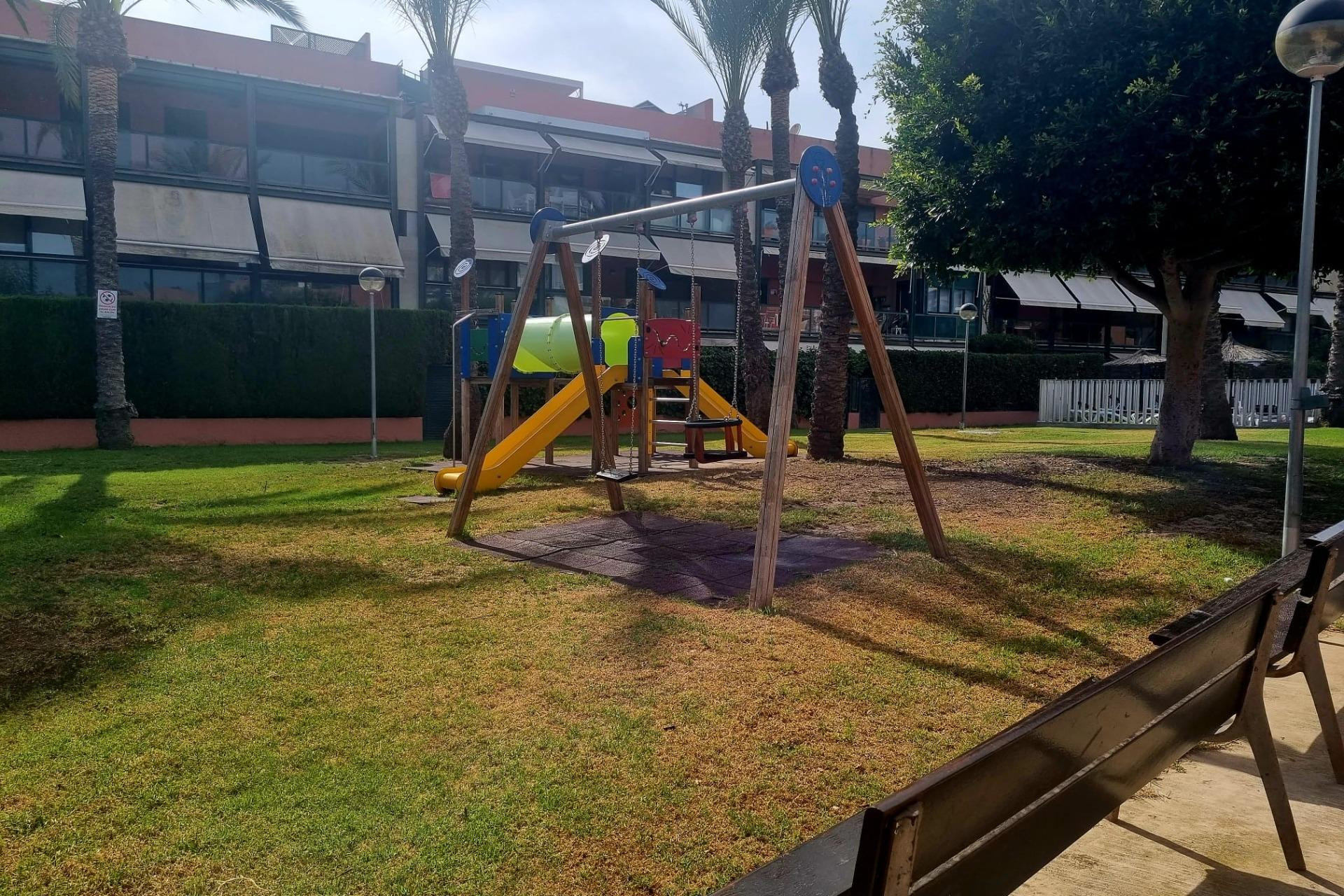 Resale - Townhouse - Alicante - Alicante Golf