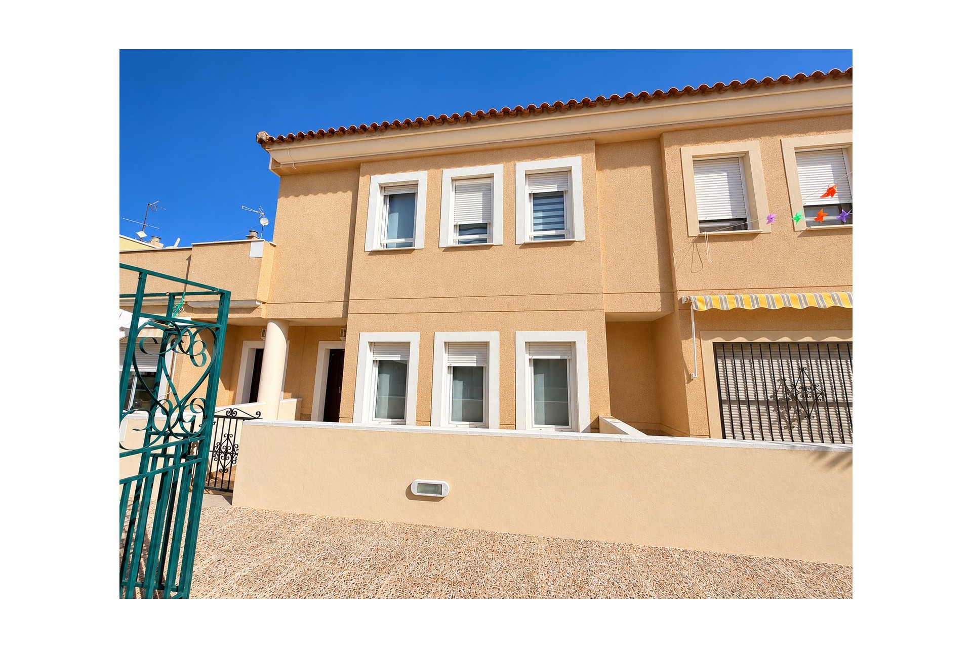 Resale - Townhouse - Daya Nueva - Daya Nueva - Town