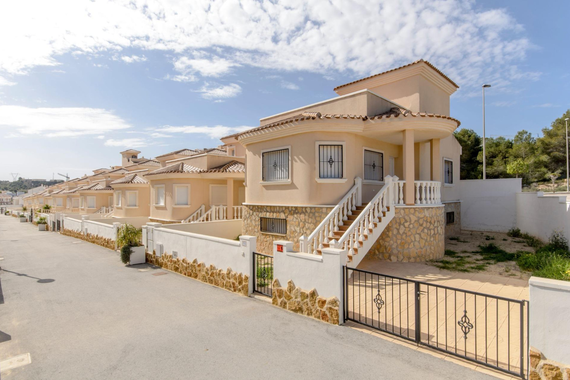 Resale - Townhouse - San Miguel de Salinas - Las Comunicaciones