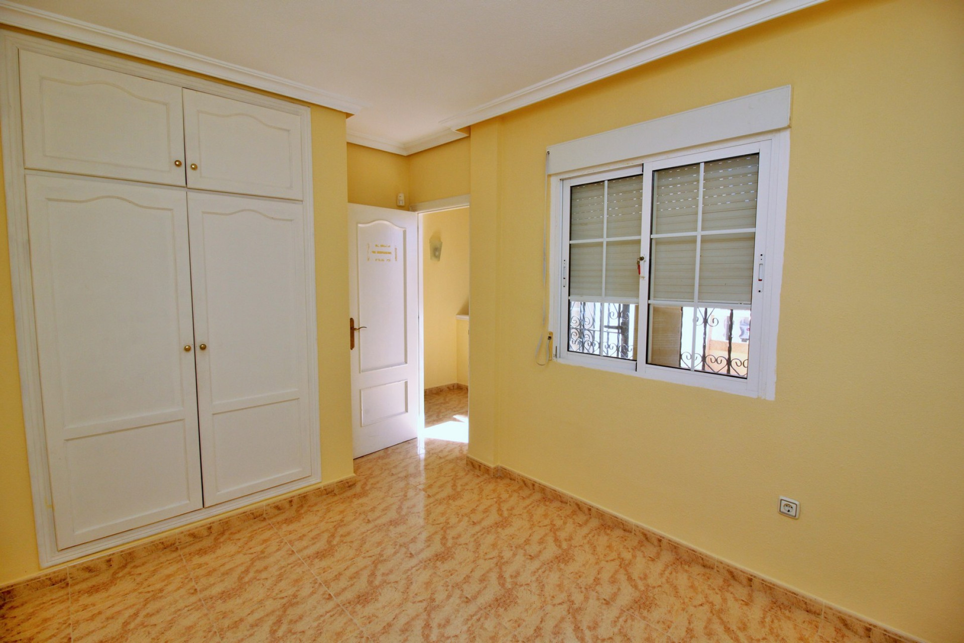 Resale - Townhouse - Villamartin