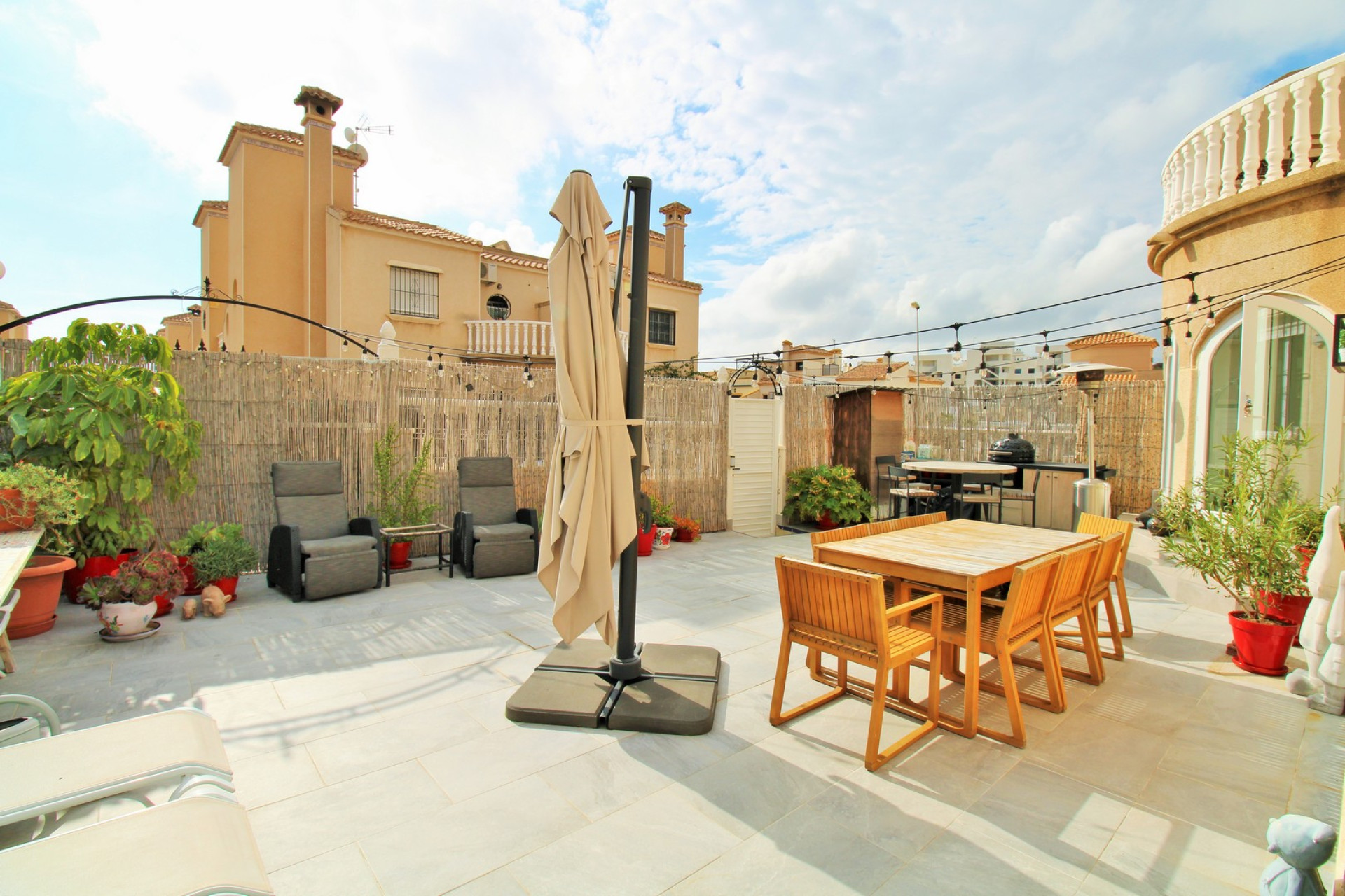 Resale - Townhouse - Villamartin
