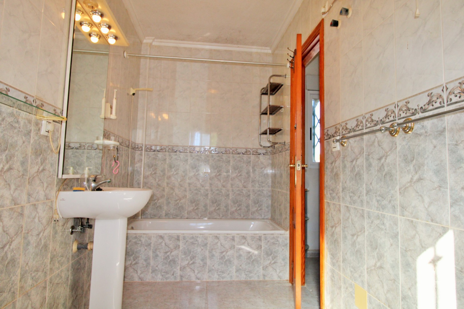 Resale - Townhouse - Villamartin