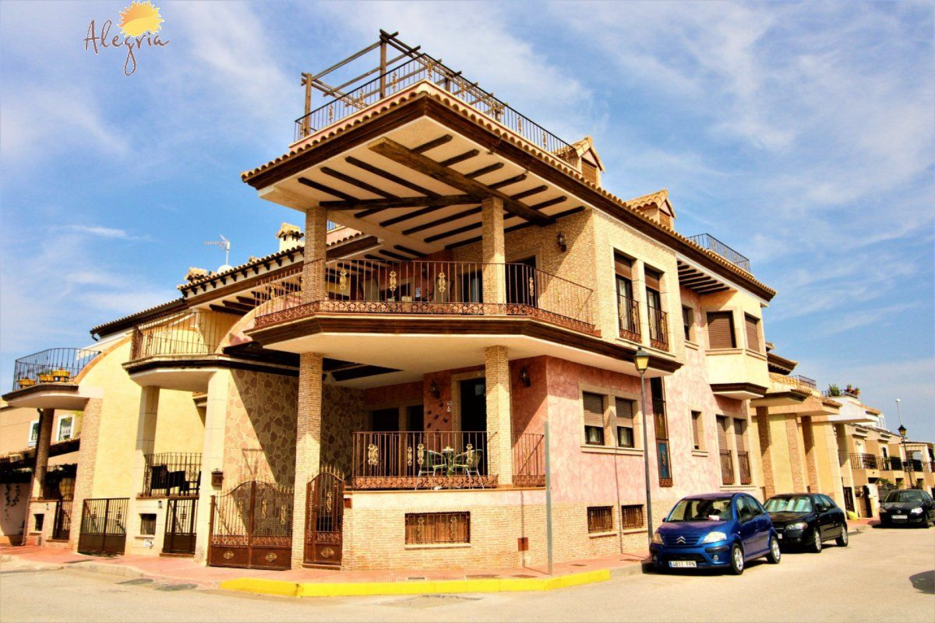 Resale - Villa de Lujo - Daya Nueva