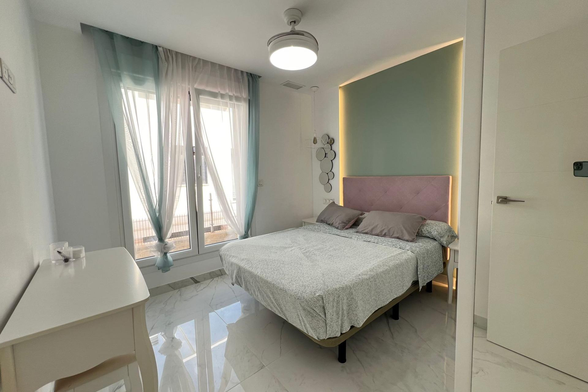 Resale - Villa de Lujo - Torrevieja - La Mata