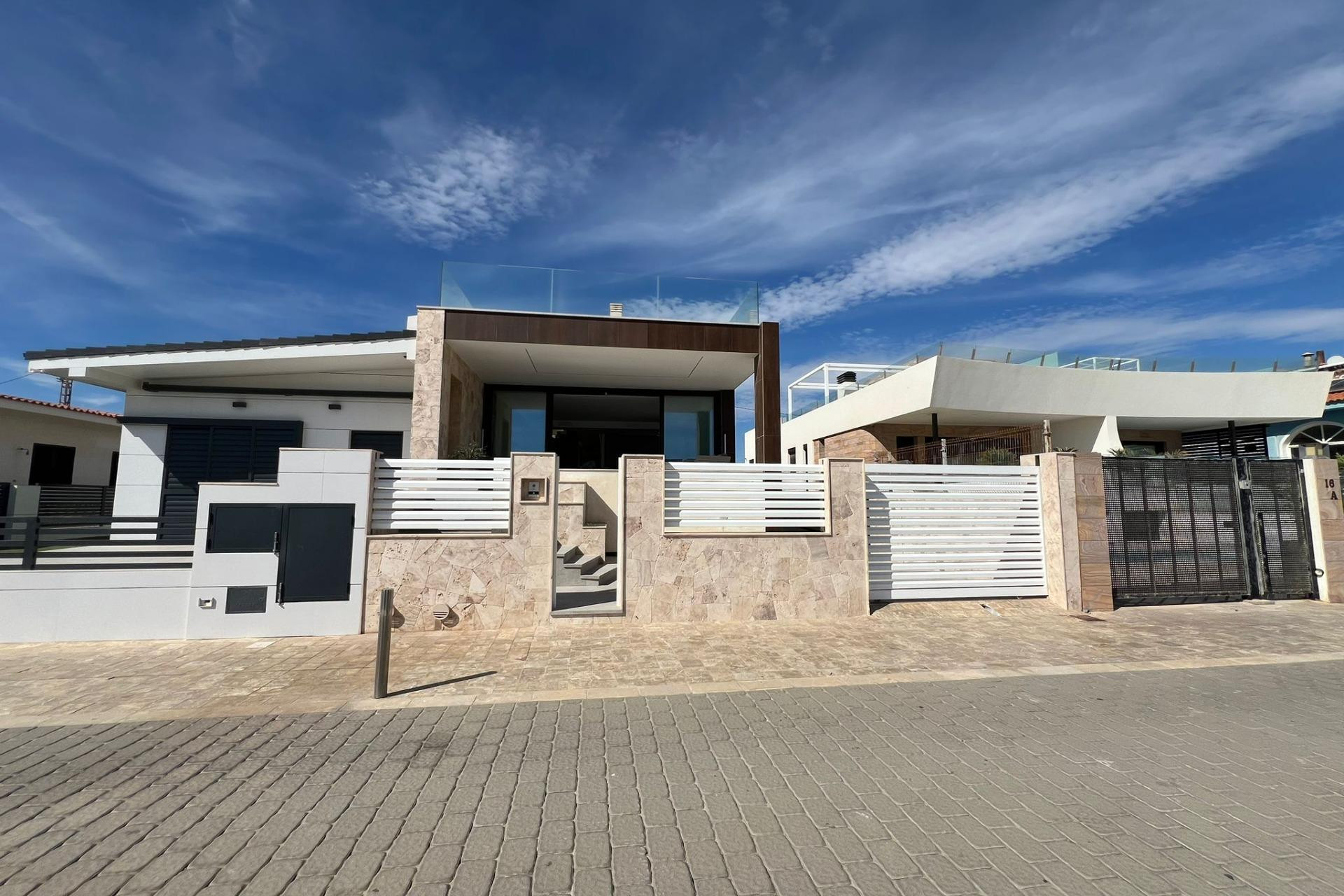 Resale - Villa de Lujo - Torrevieja - La Mata