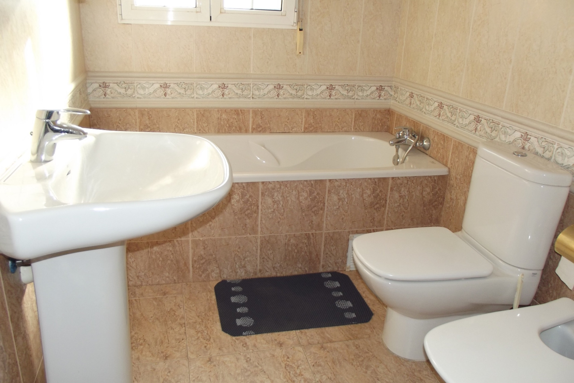 Resale - Villa for sale - Torrevieja - El Chaparral