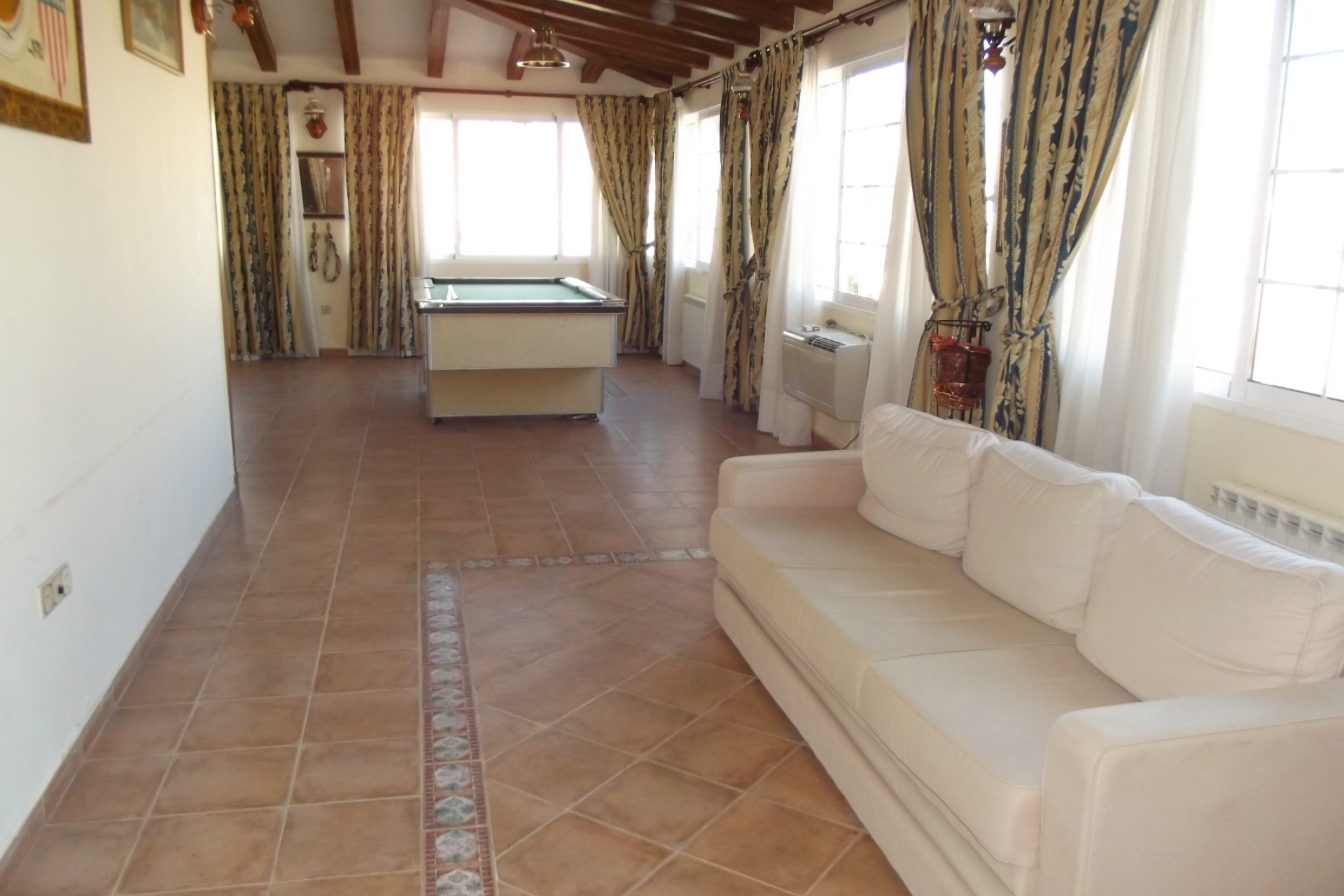 Resale - Villa for sale - Torrevieja - El Chaparral