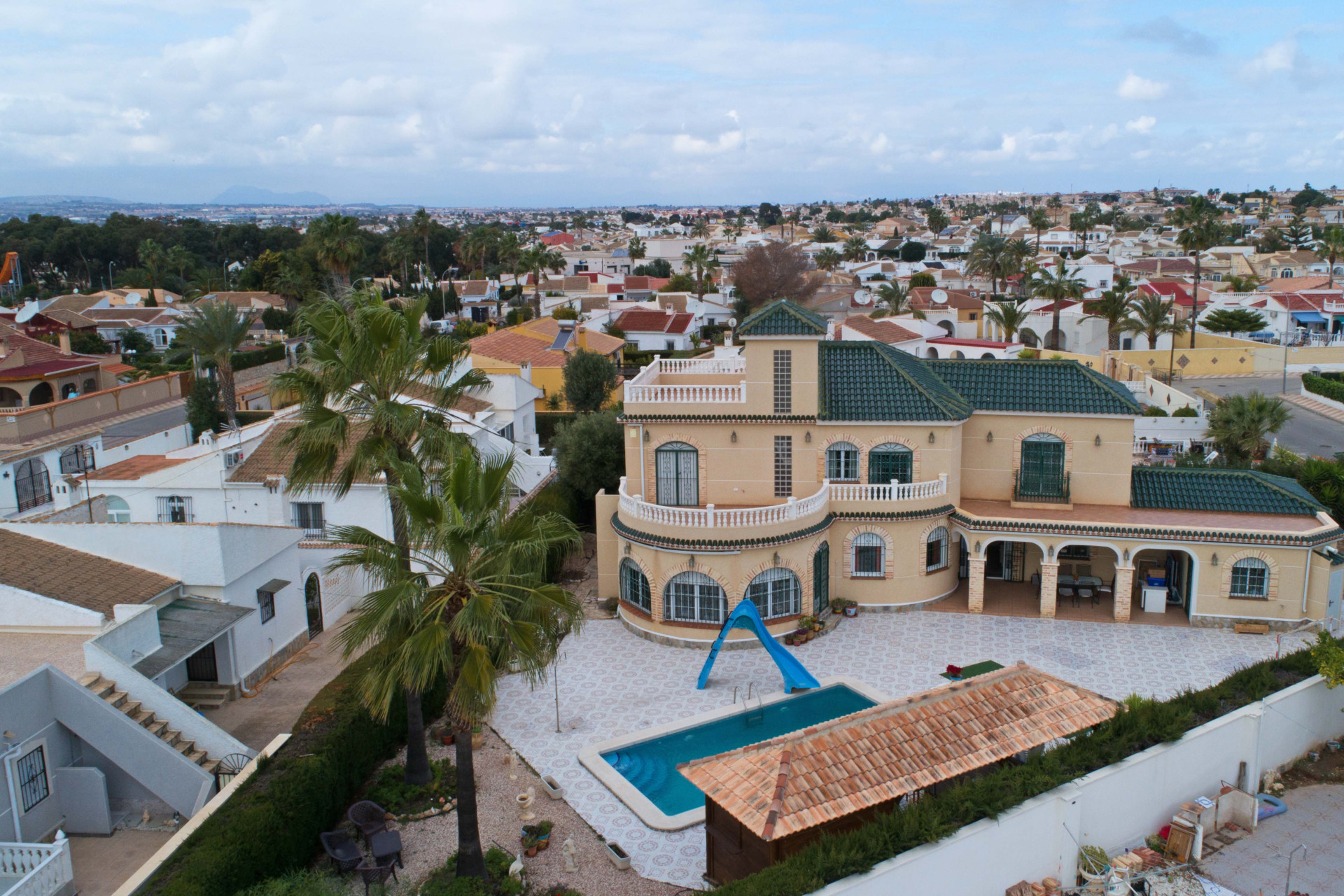 Resale - Villa for sale - Torrevieja - El Chaparral