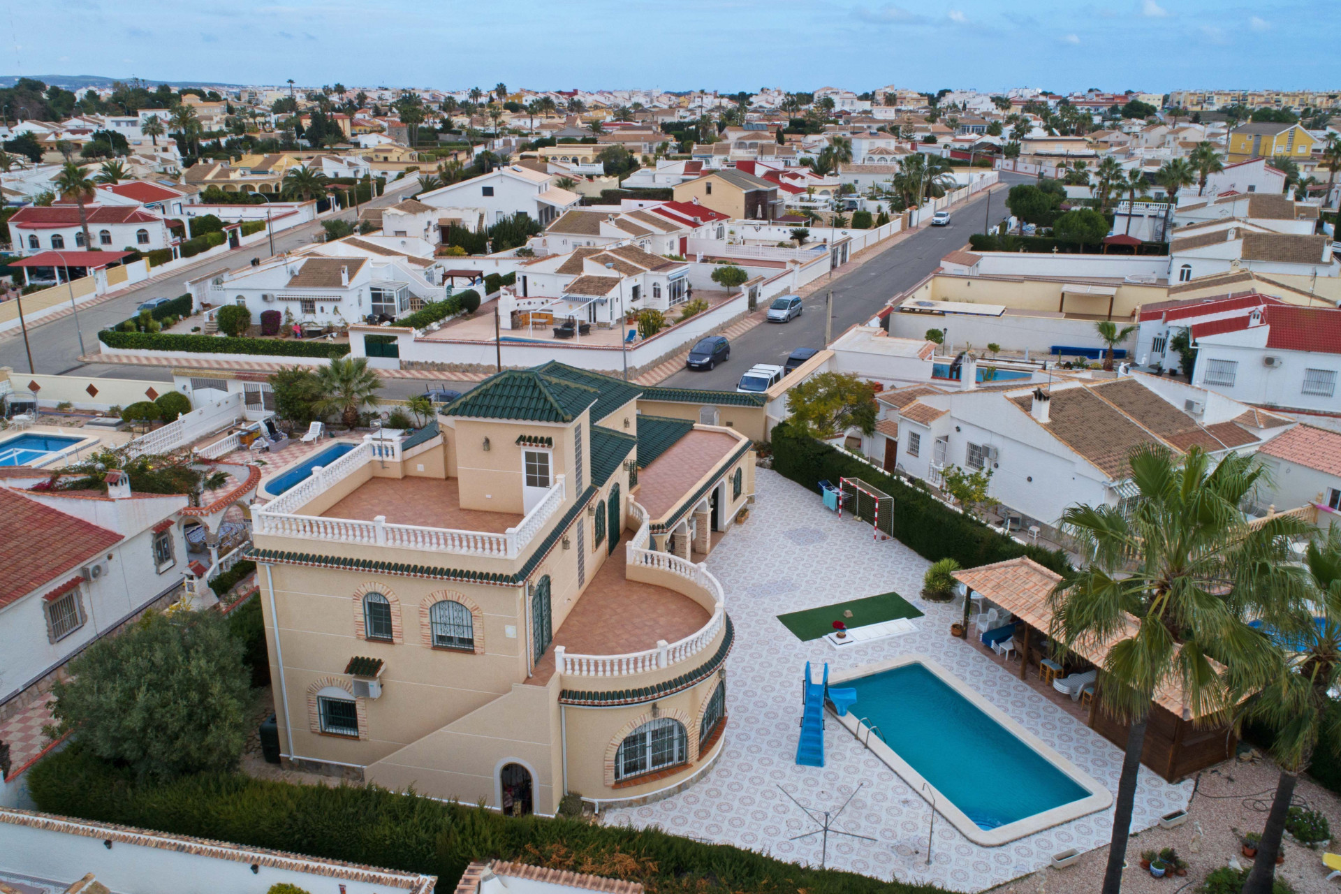 Resale - Villa for sale - Torrevieja - El Chaparral