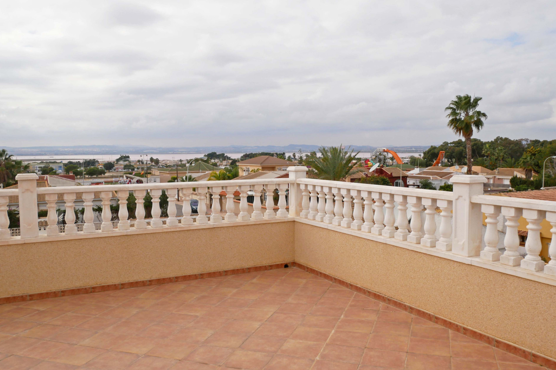 Resale - Villa for sale - Torrevieja - El Chaparral