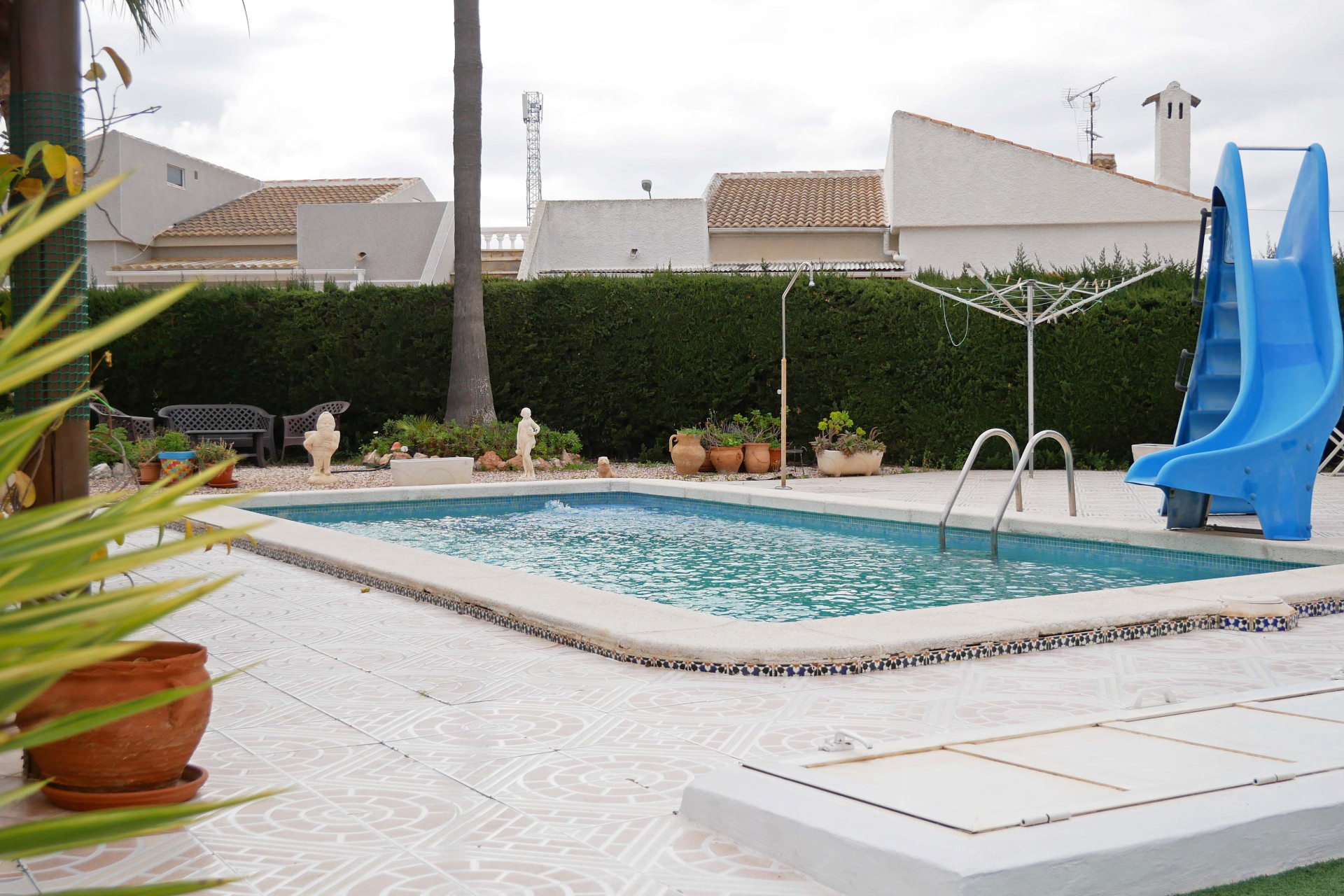 Resale - Villa for sale - Torrevieja - El Chaparral