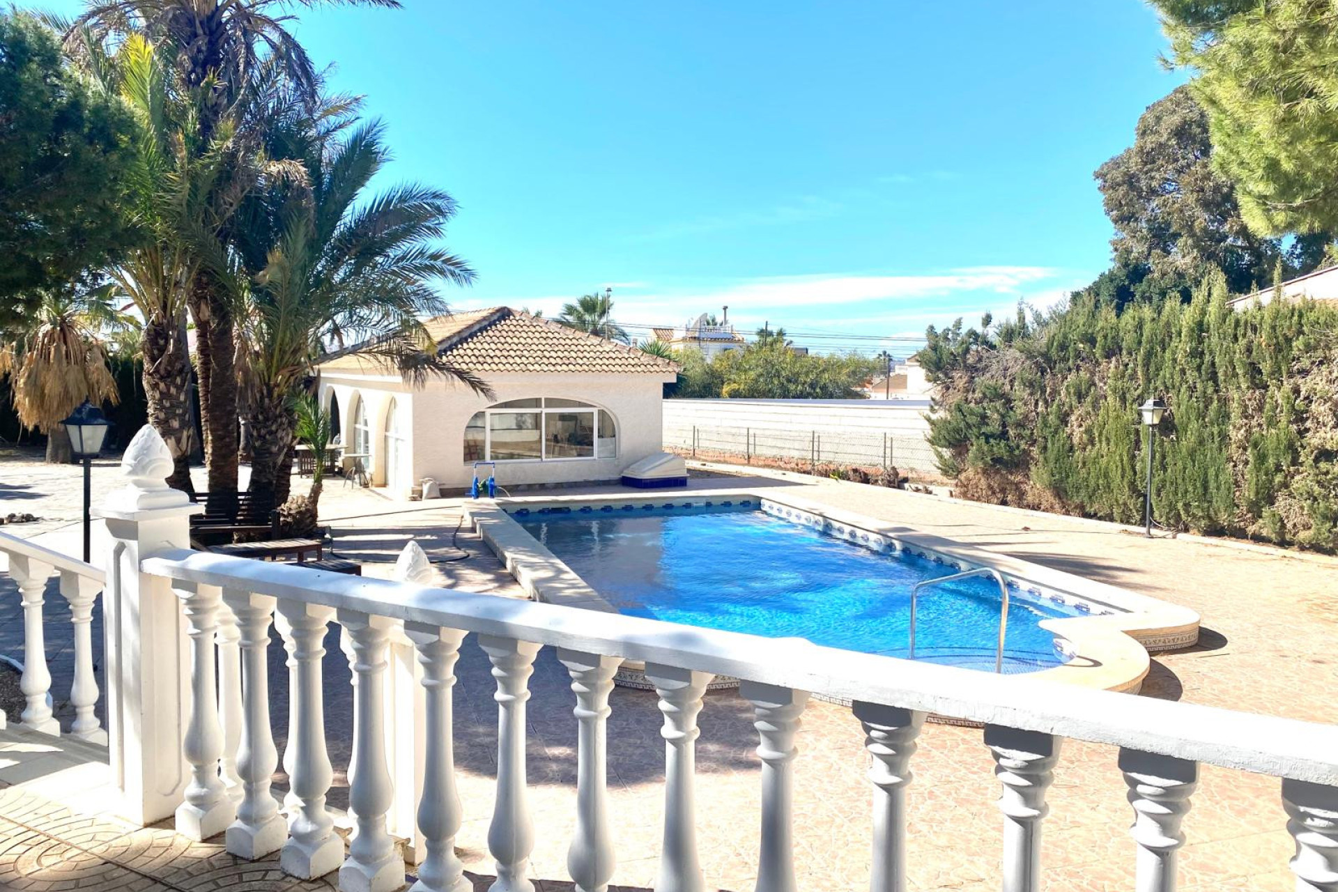 Resale - Villa for sale - Torrevieja - El Chaparral