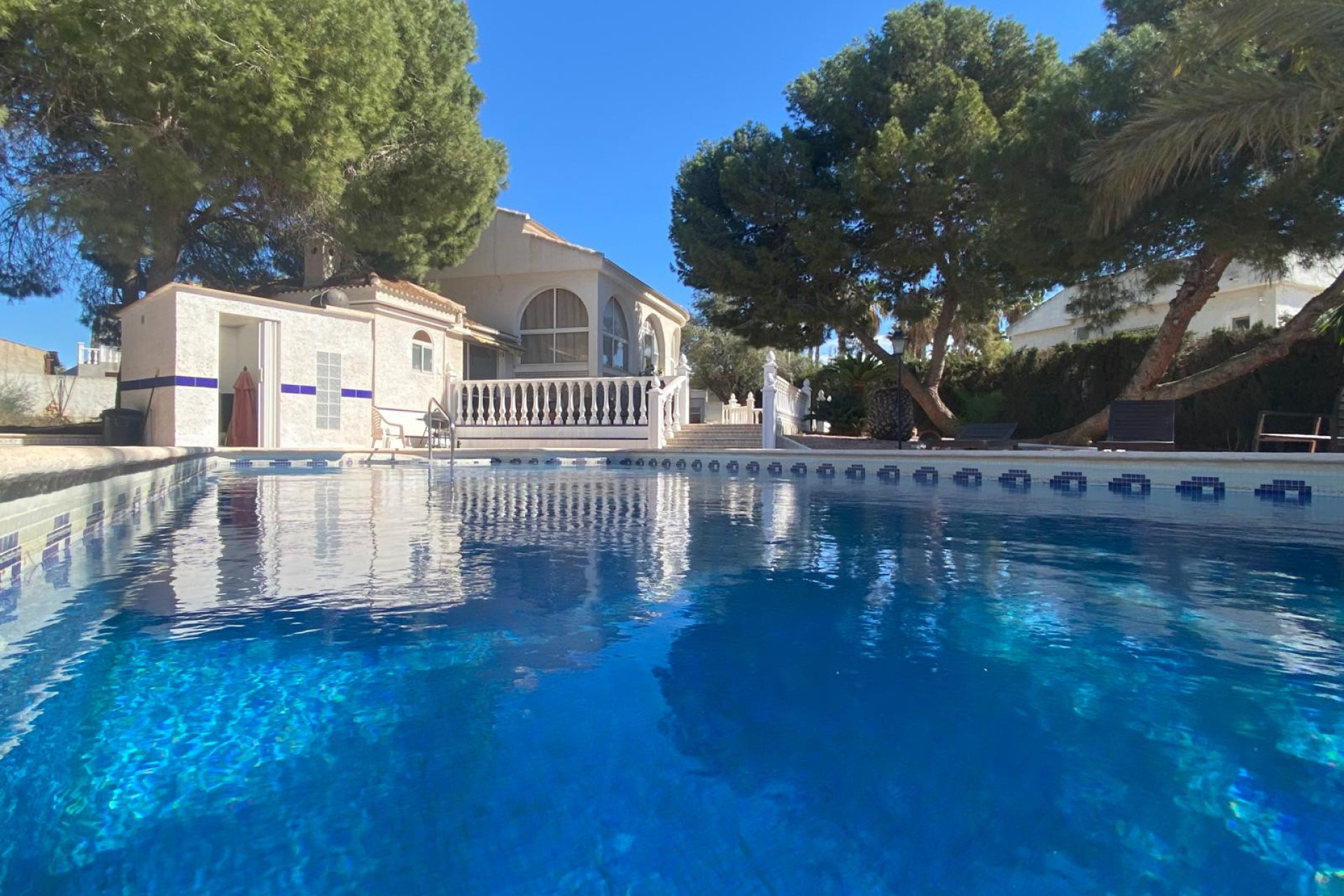 Resale - Villa for sale - Torrevieja - El Chaparral