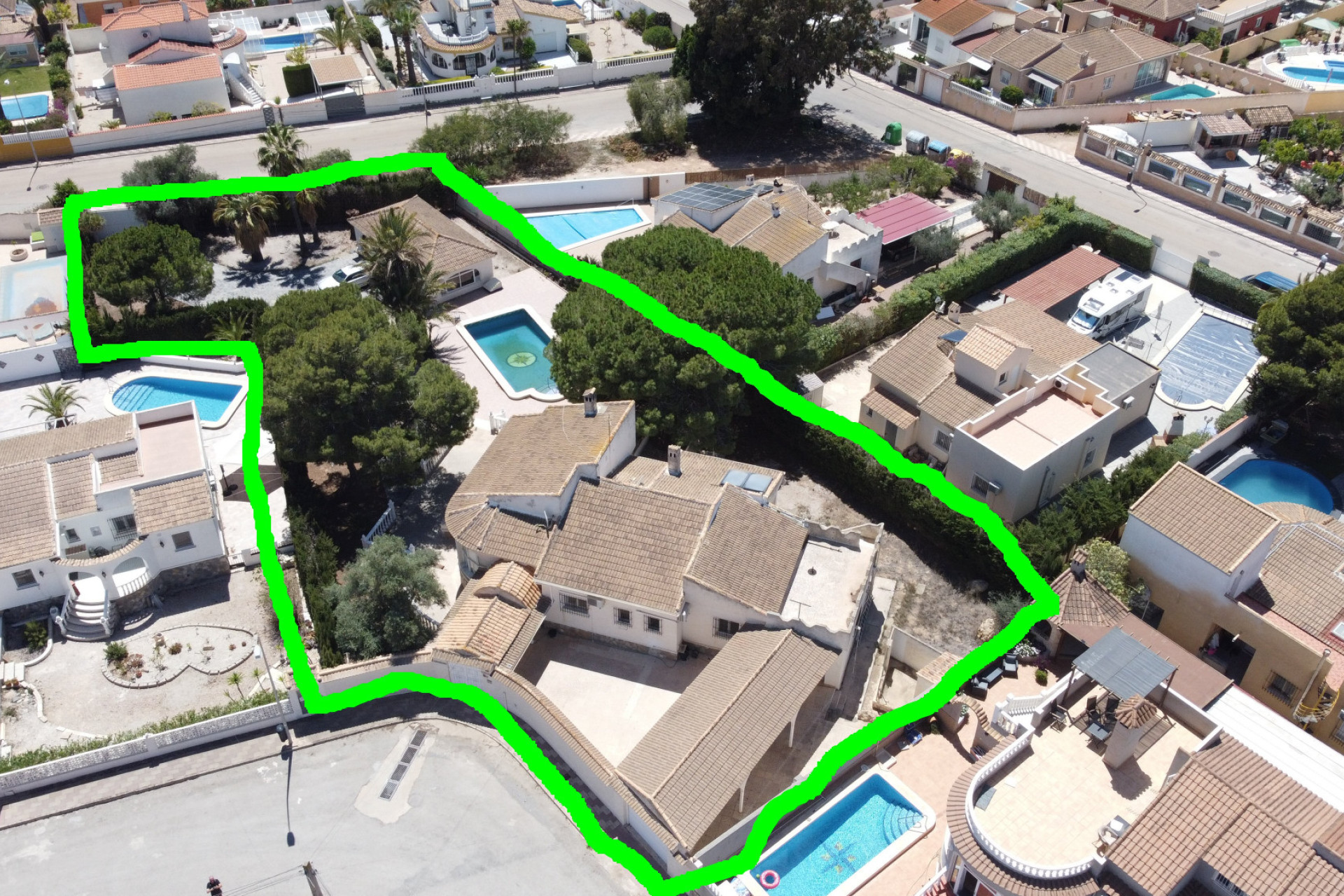 Resale - Villa for sale - Torrevieja - El Chaparral