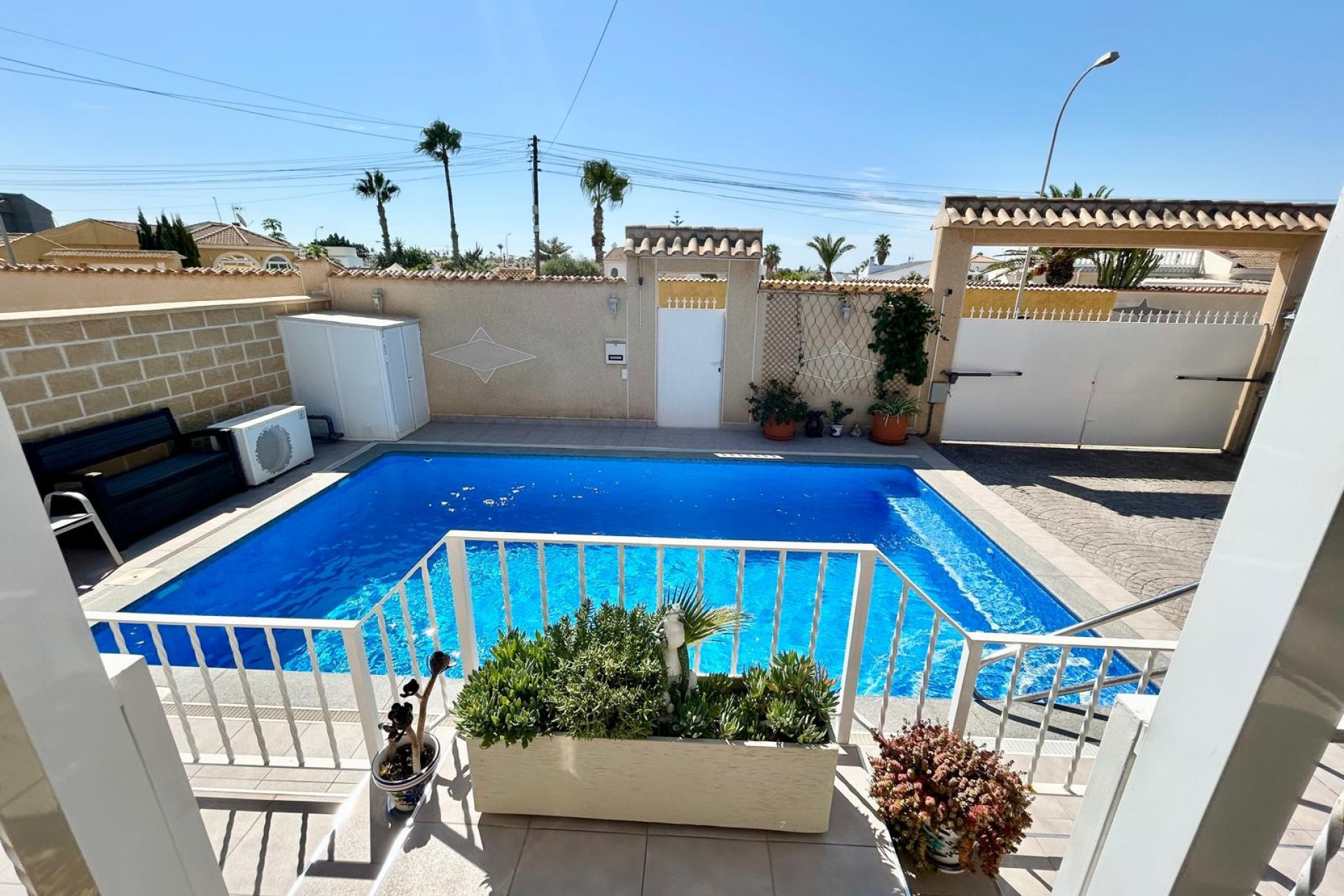 Resale - Villa for sale - Torrevieja - La Siesta