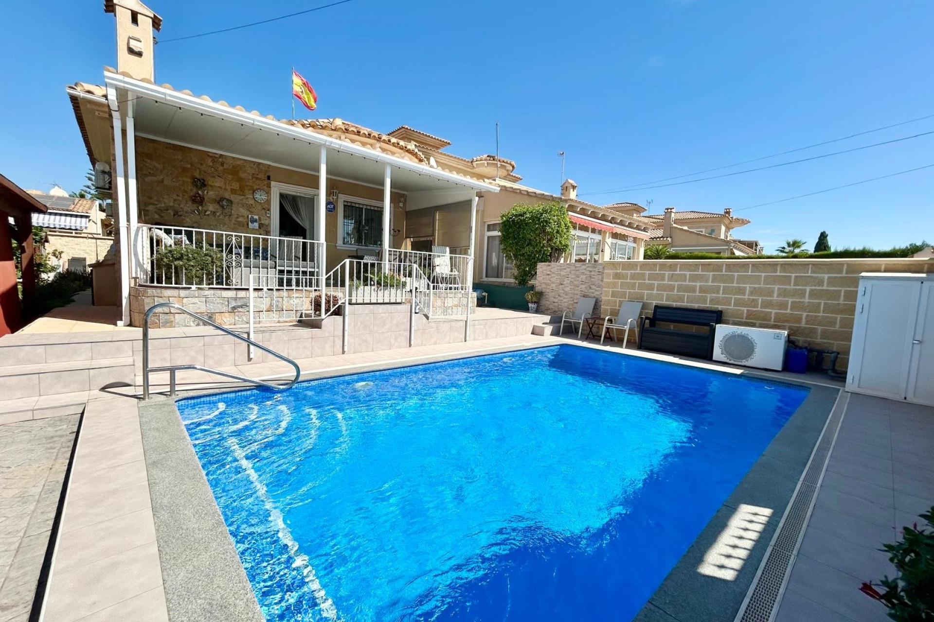 Resale - Villa for sale - Torrevieja - La Siesta