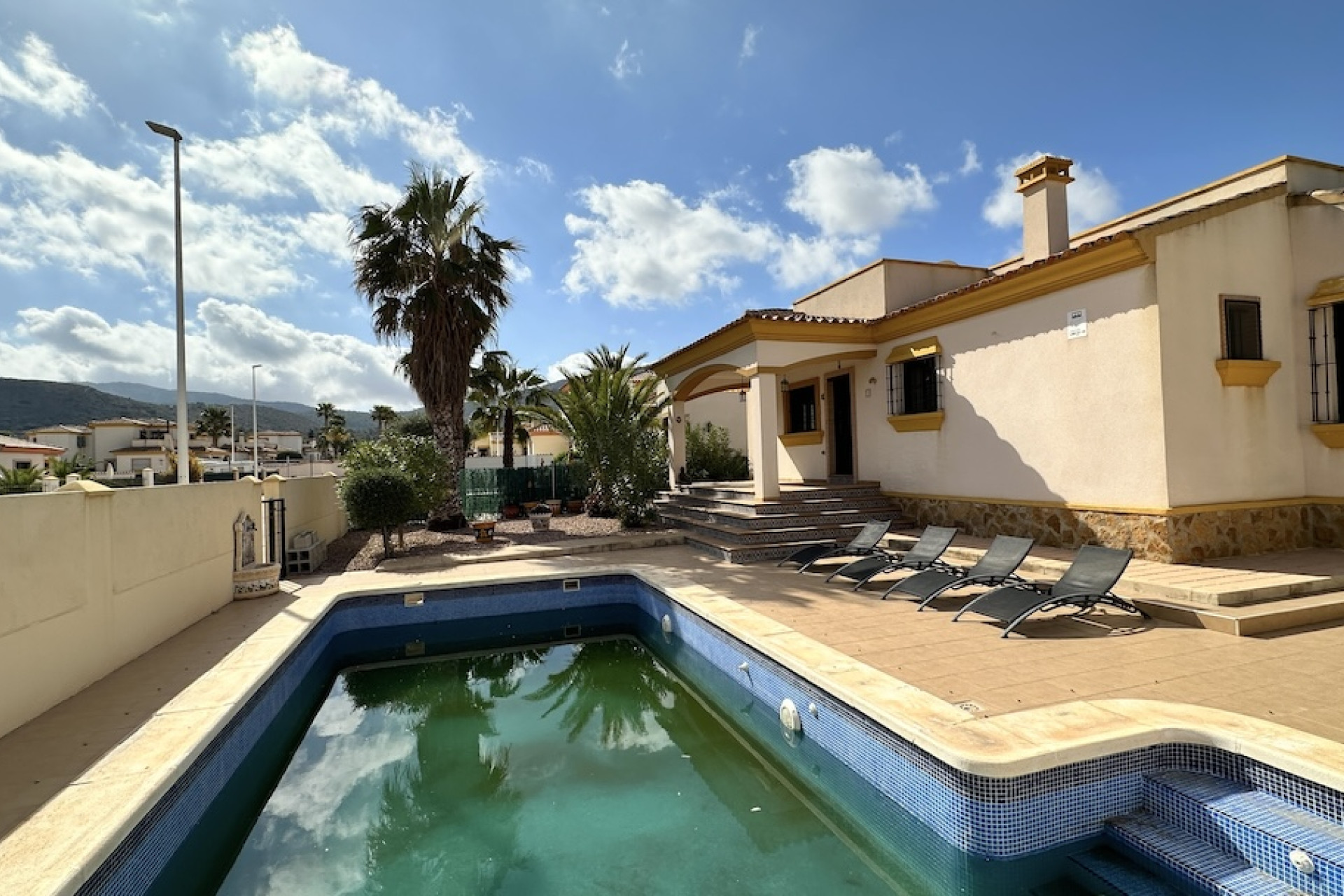 Resale - Villa - HONDON DE LAS NIEVES