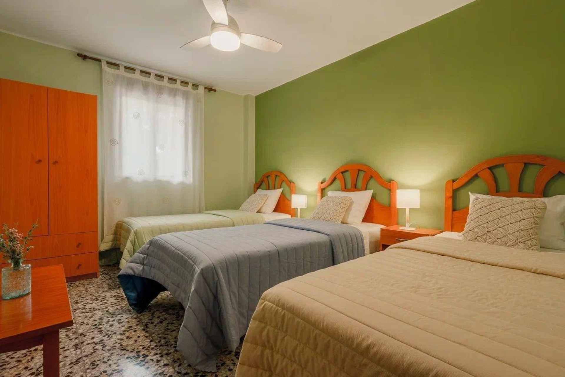 Resale - Villa - Naquera - Casco Urbano