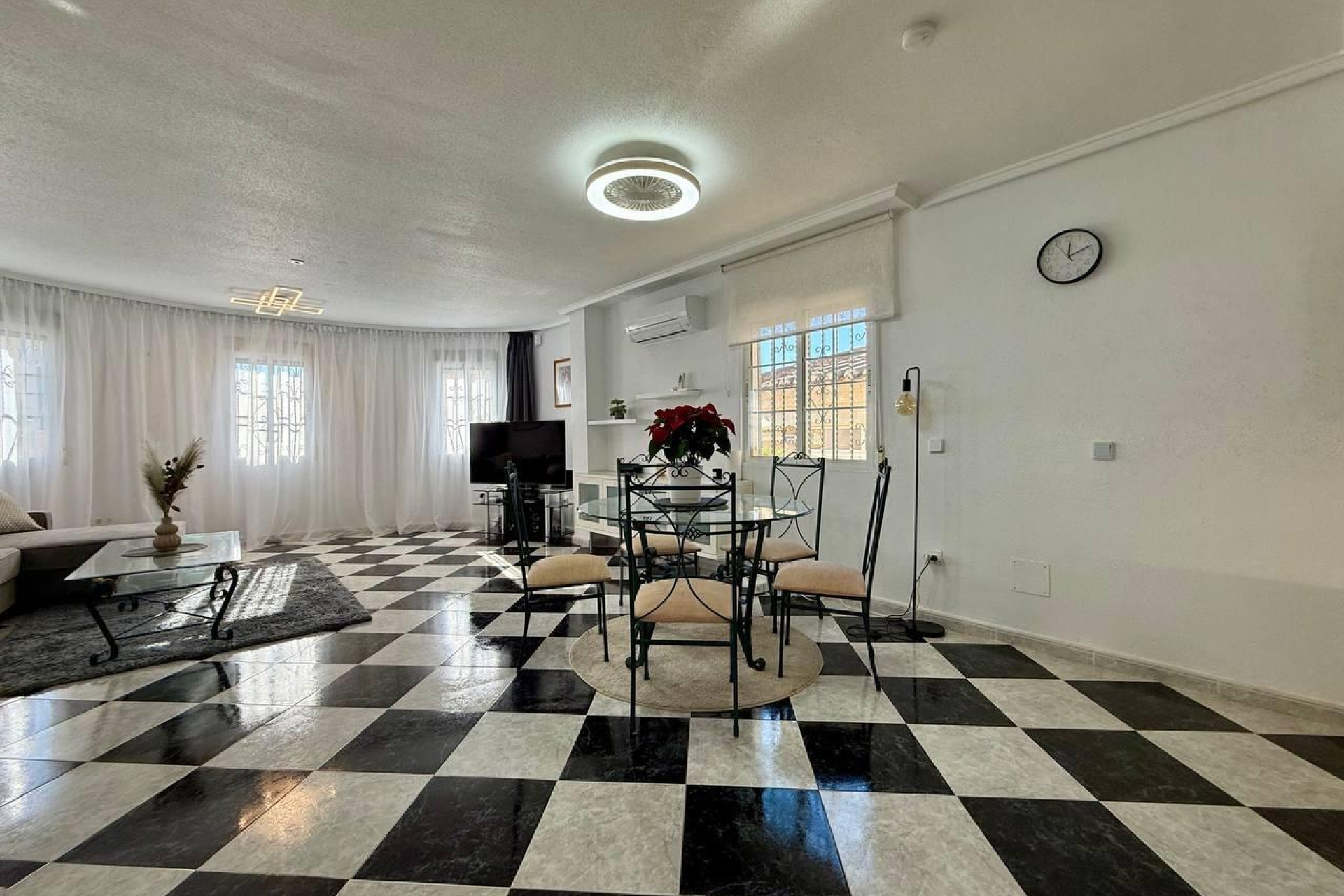 Resale - Villa - Orihuela Costa - Playa Flamenca