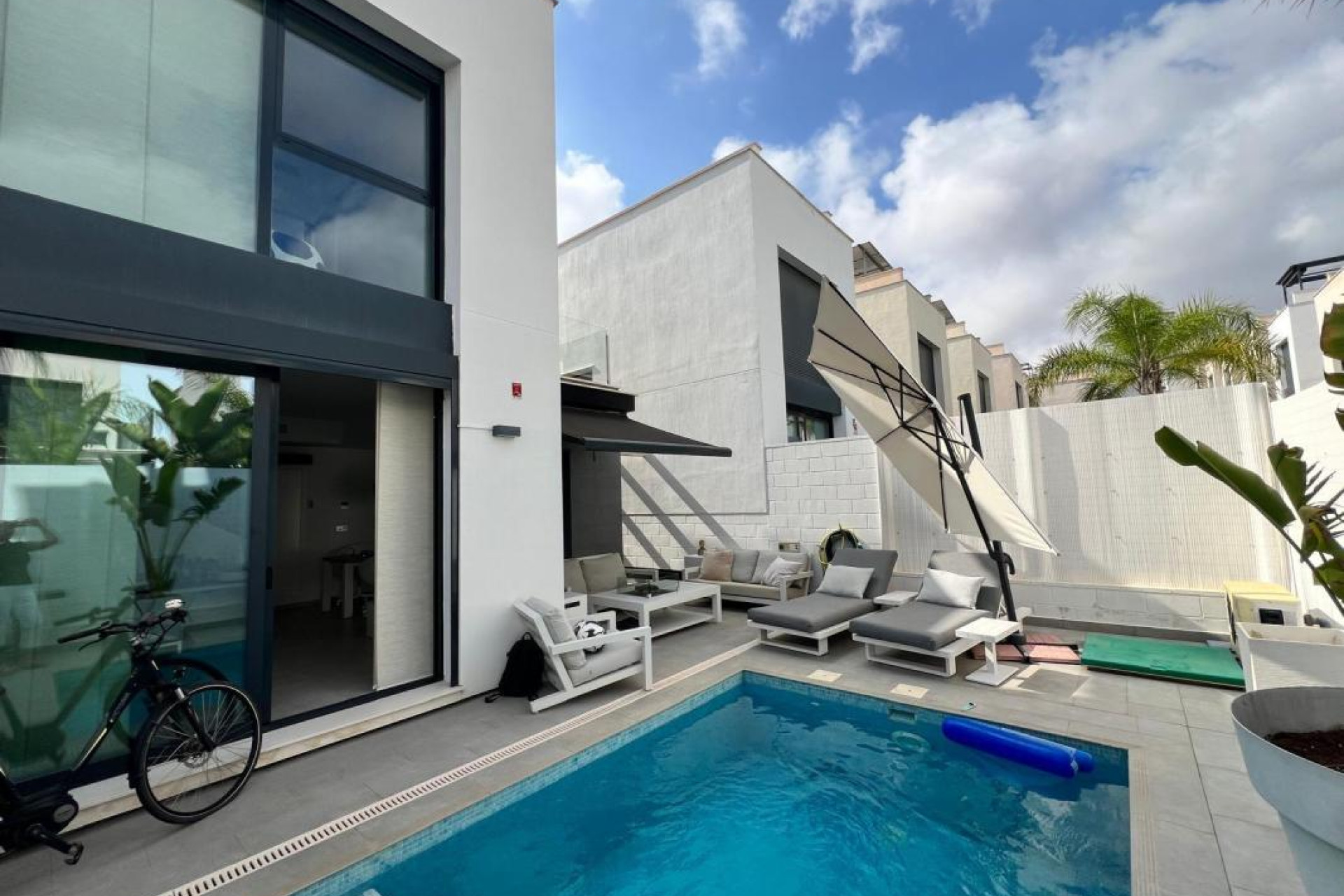 Resale - Villa - Orihuela