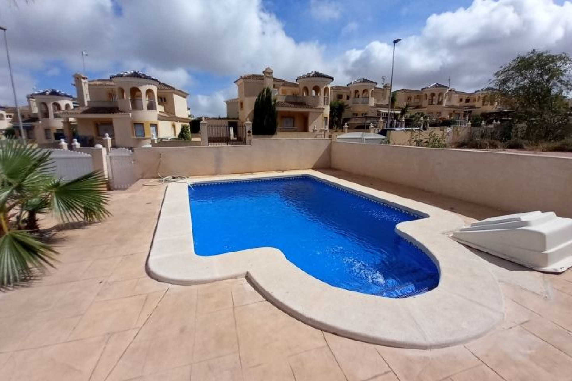 Resale - Villa - Pinar de Campoverde