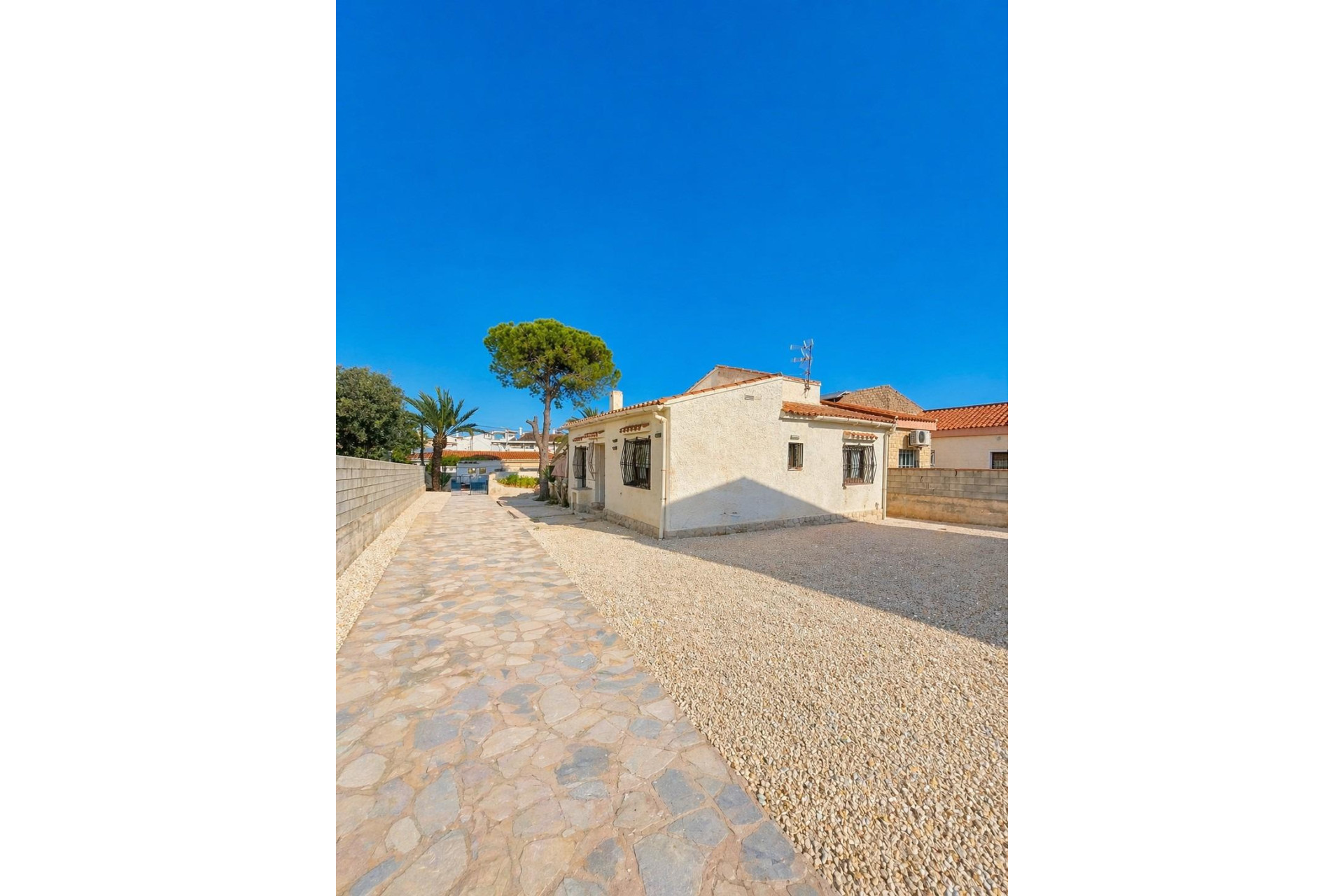 Resale - Villa - Torrevieja - Aguas Nuevas