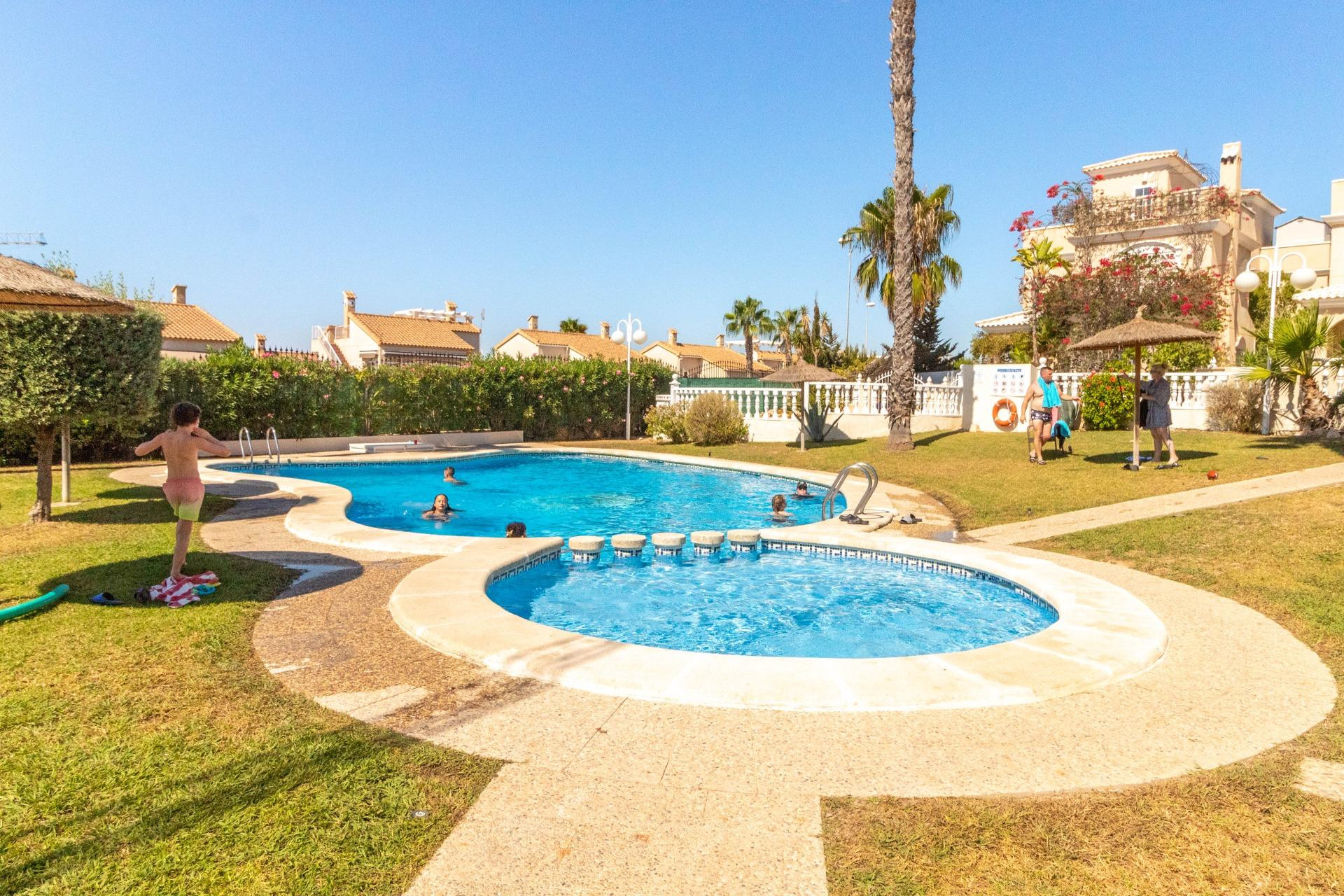 Resale - Villa - Torrevieja - Los altos