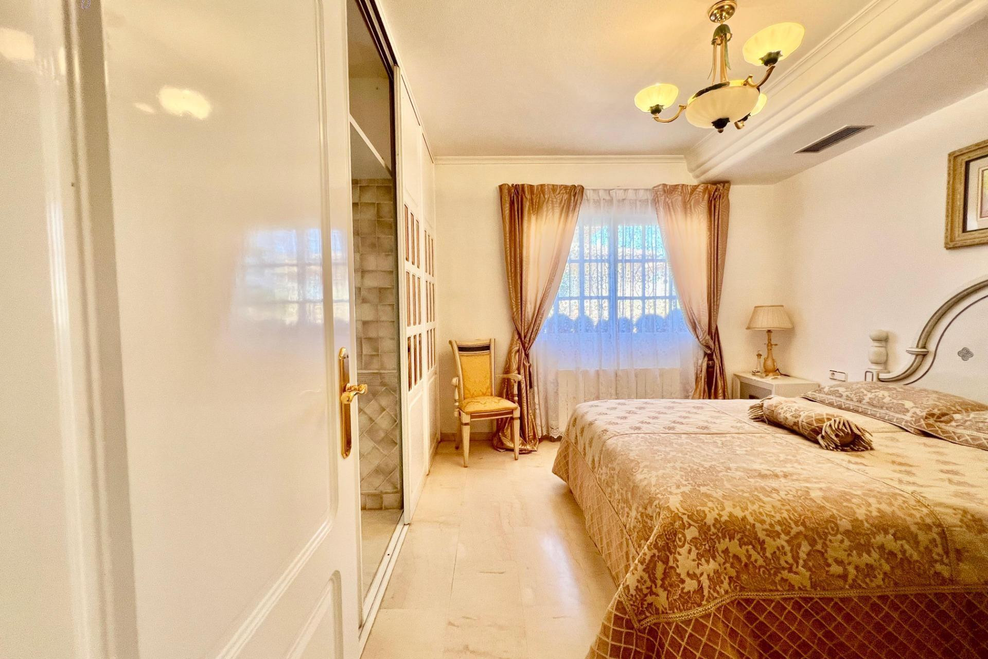 Resale - Villa - Torrevieja - Los Balcones - Los Altos del Edén