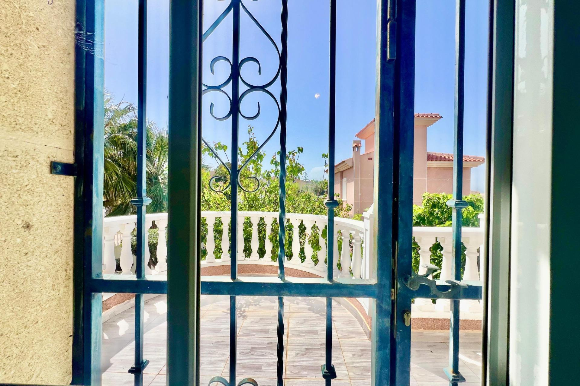 Resale - Villa - Torrevieja - Los Balcones - Los Altos del Edén
