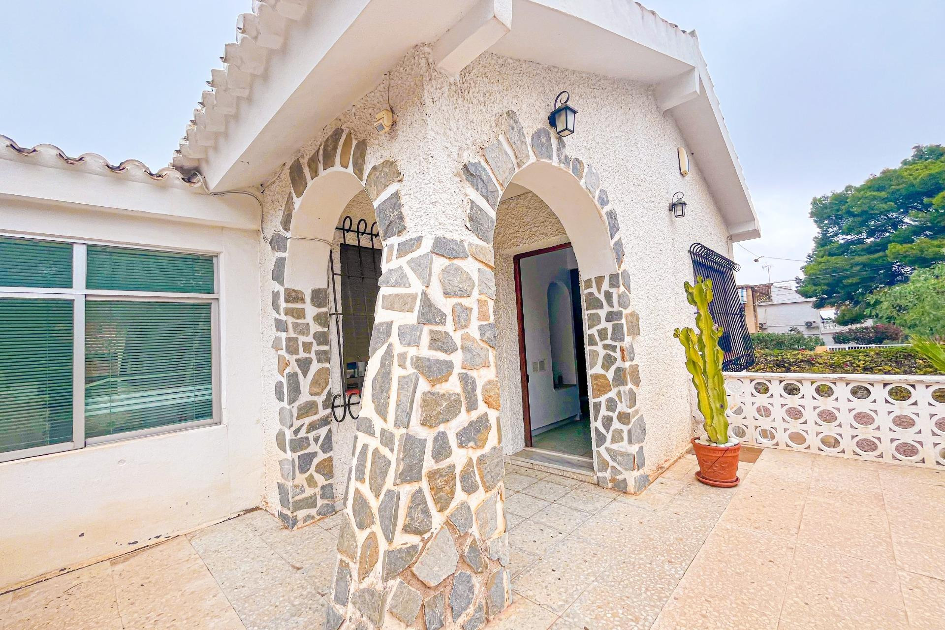 Resale - Villa - Torrevieja - Los balcones