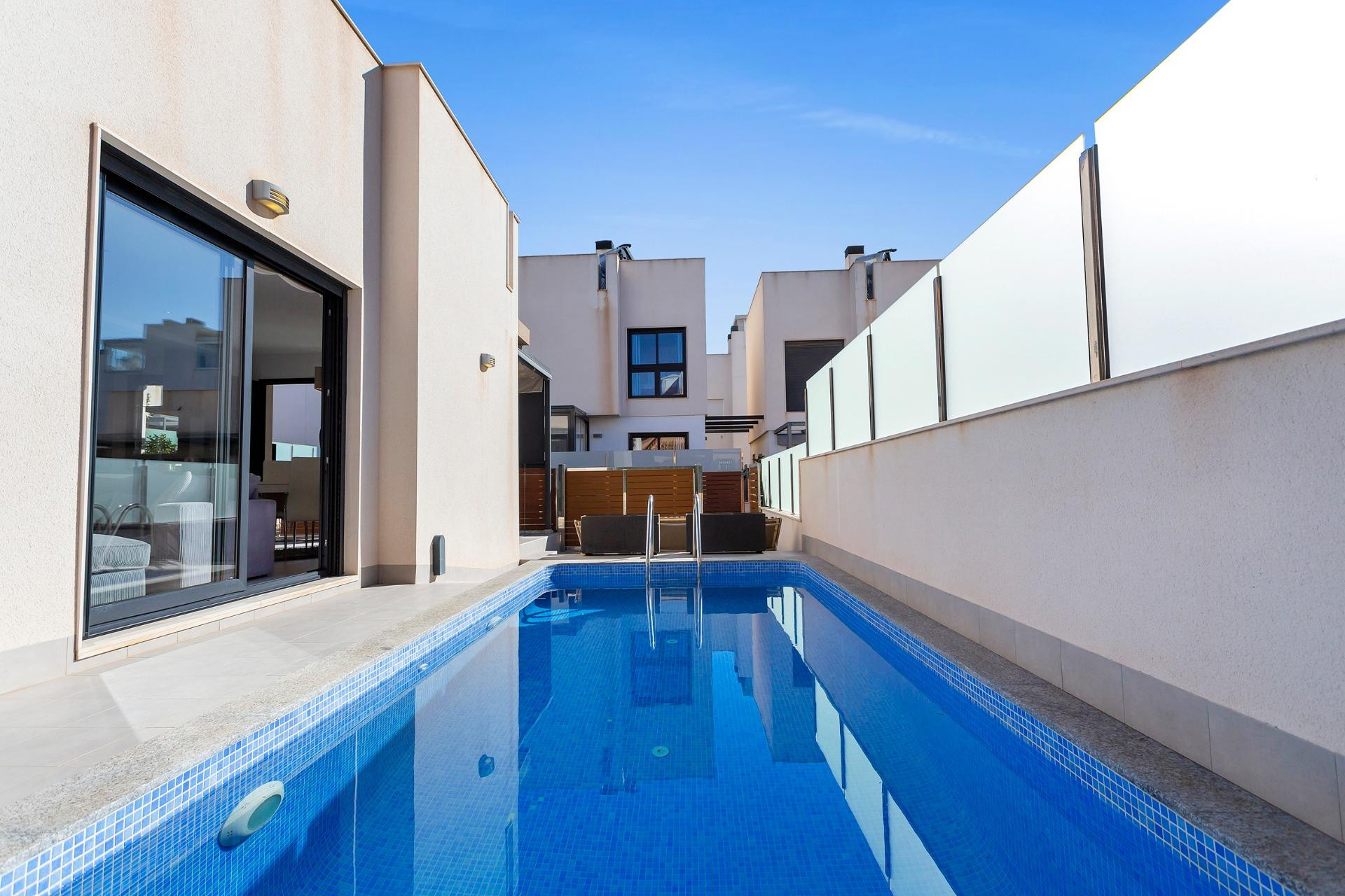 Resale - Villa - Torrevieja - Sector 25