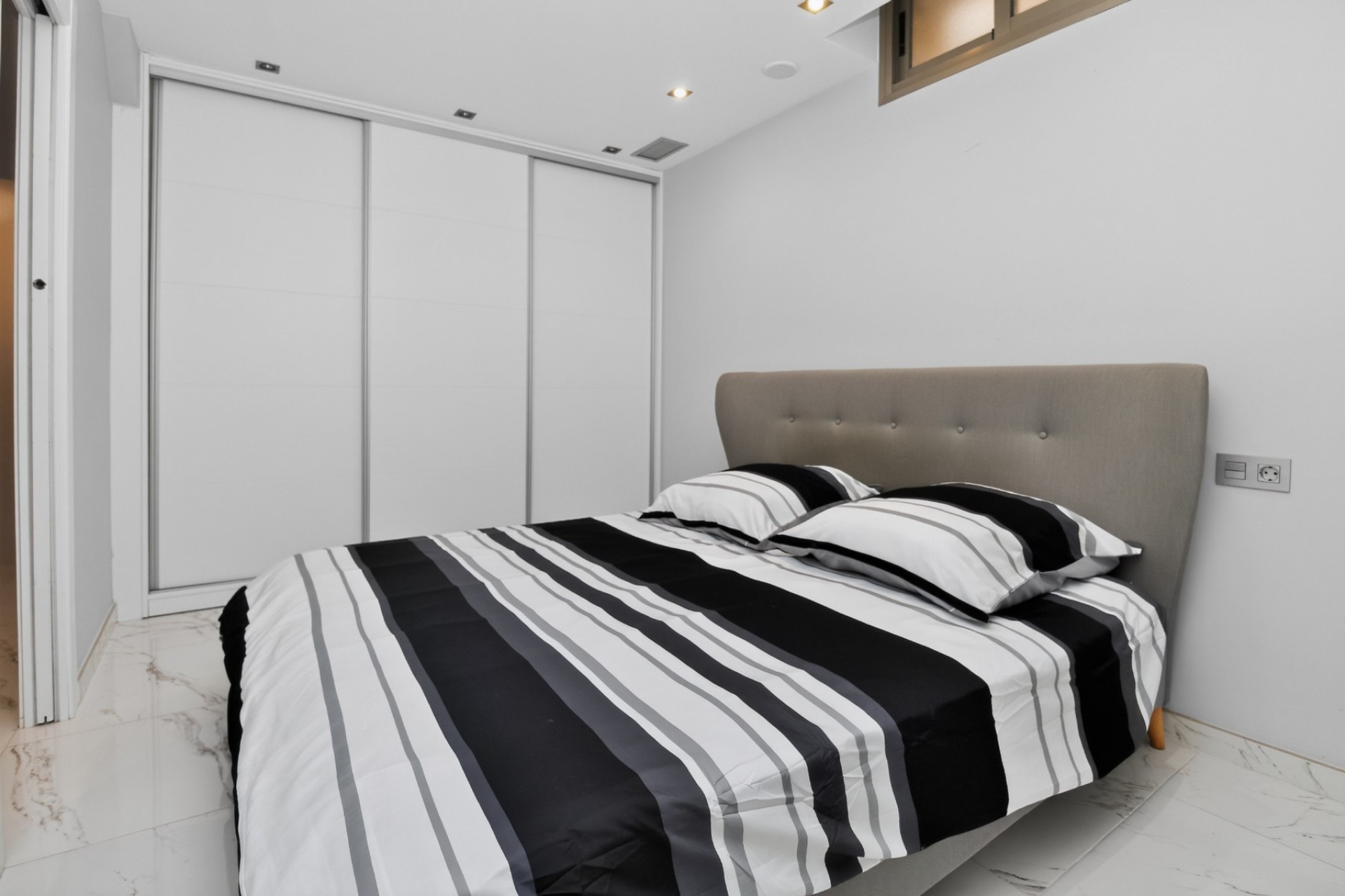 Resale - Villa - Villamartin