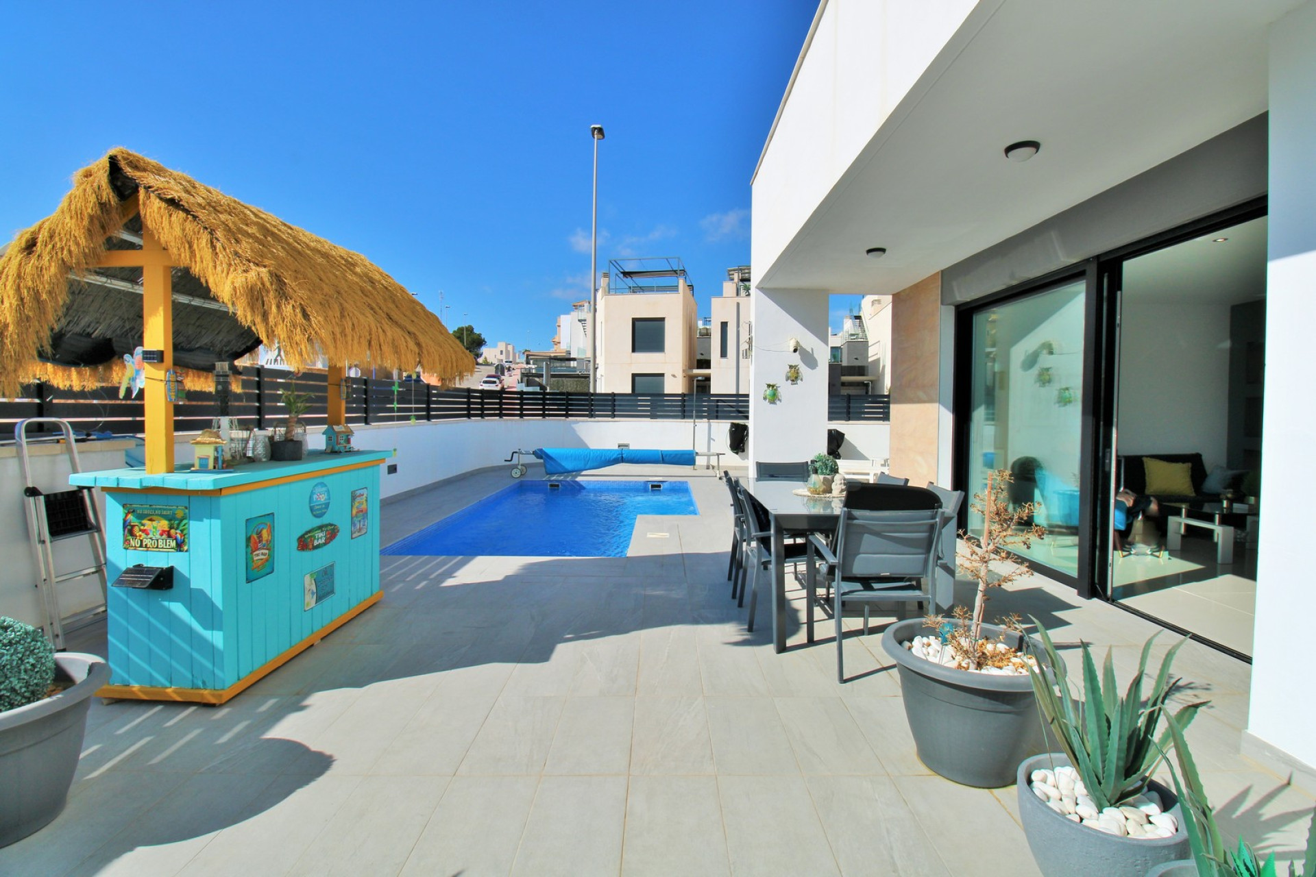 Resale - Villa - Villamartin