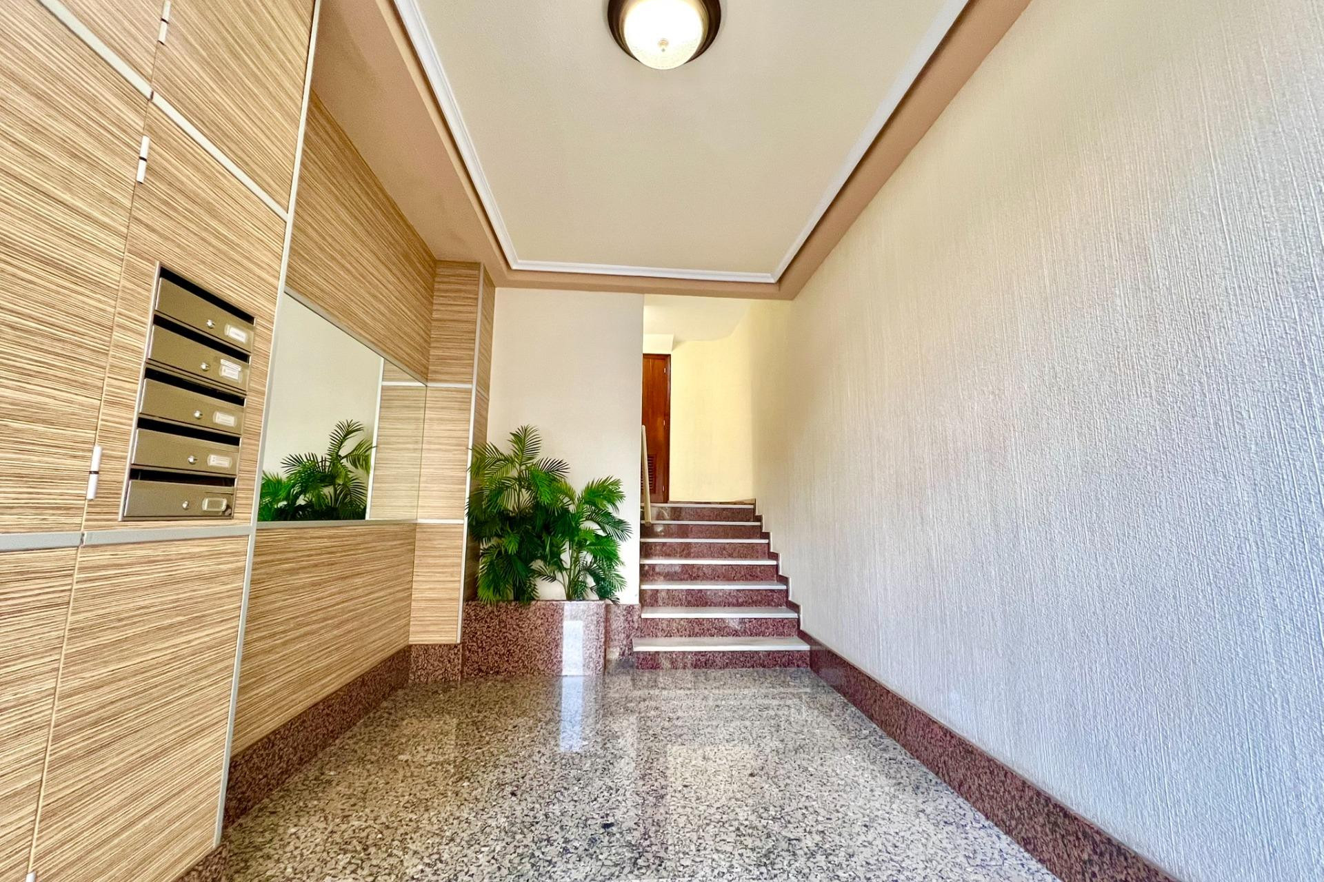 Reventa - Apartamento / piso - Torrevieja - Las Piscinas Naturales