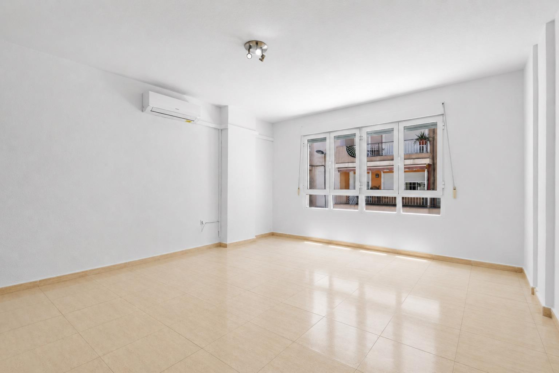 Reventa - Apartamento / piso - Torrevieja - Puerto Deportivo