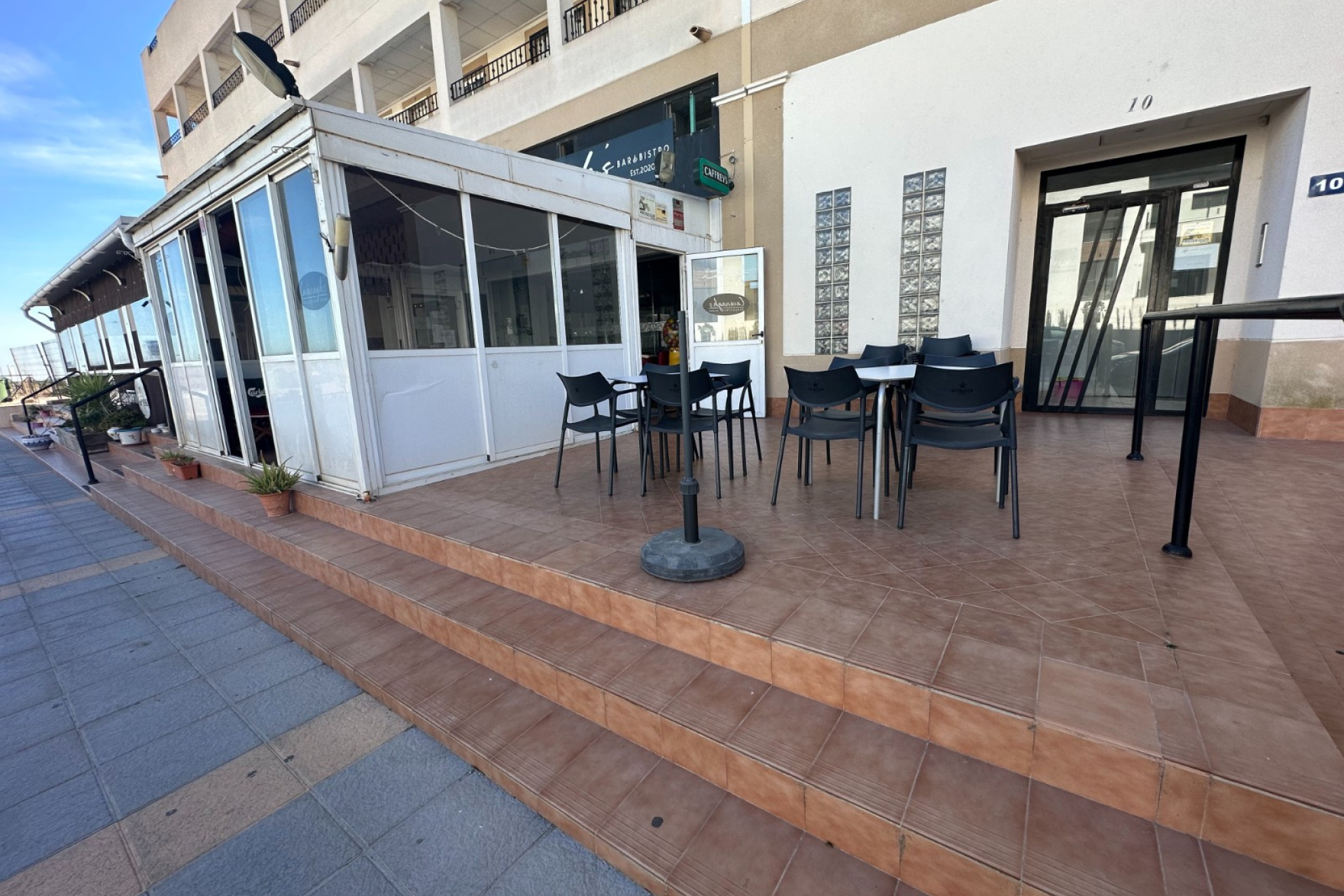 Reventa - Business for sale - Orihuela Costa - Entre Naranjos Vistabella