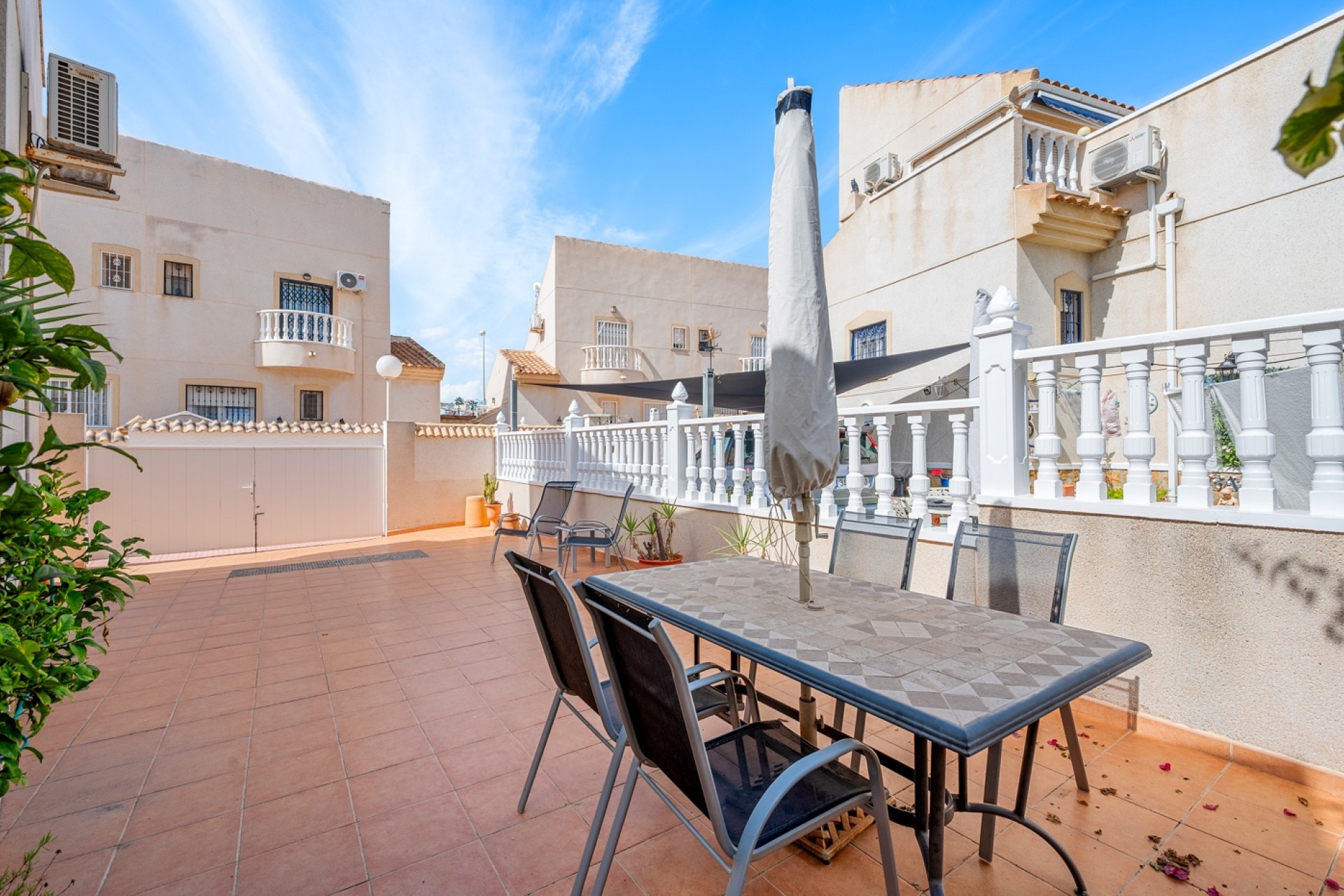 Reventa - Casa semi independiente - Ciudad Quesada - Ciudad Quesada - Town