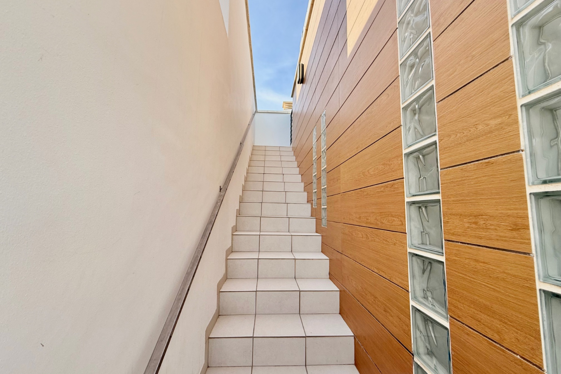 Reventa - Casa semi independiente - Ciudad Quesada - La Laguna