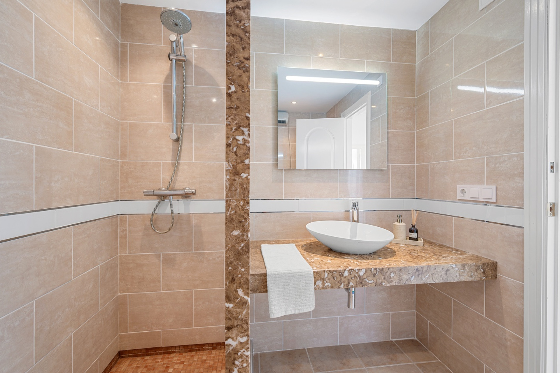 Reventa - Casa semi independiente - Ciudad Quesada - La Marquesa