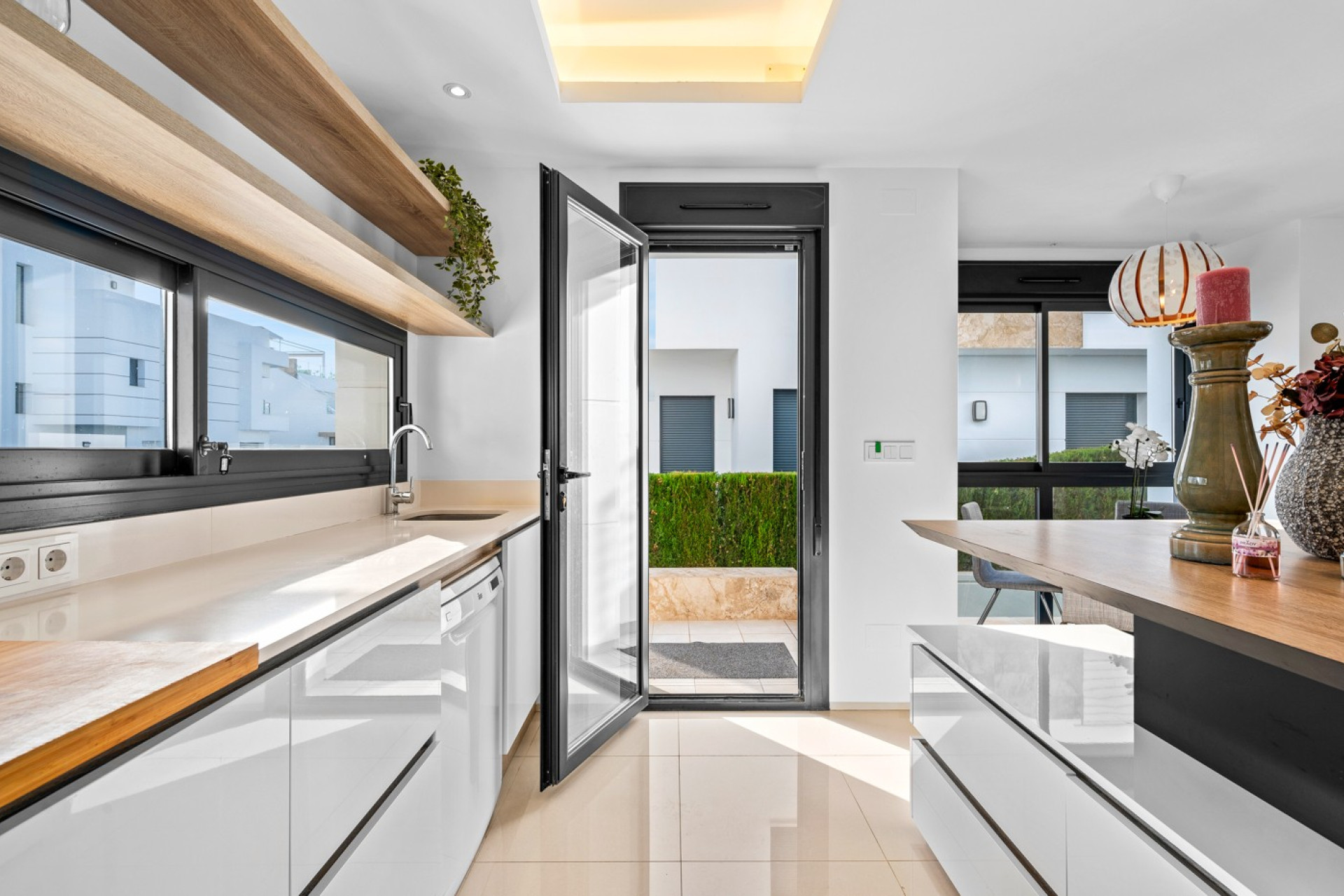 Reventa - Casa semi independiente - Ciudad Quesada - Lo Marabu - Doña Pepa 2