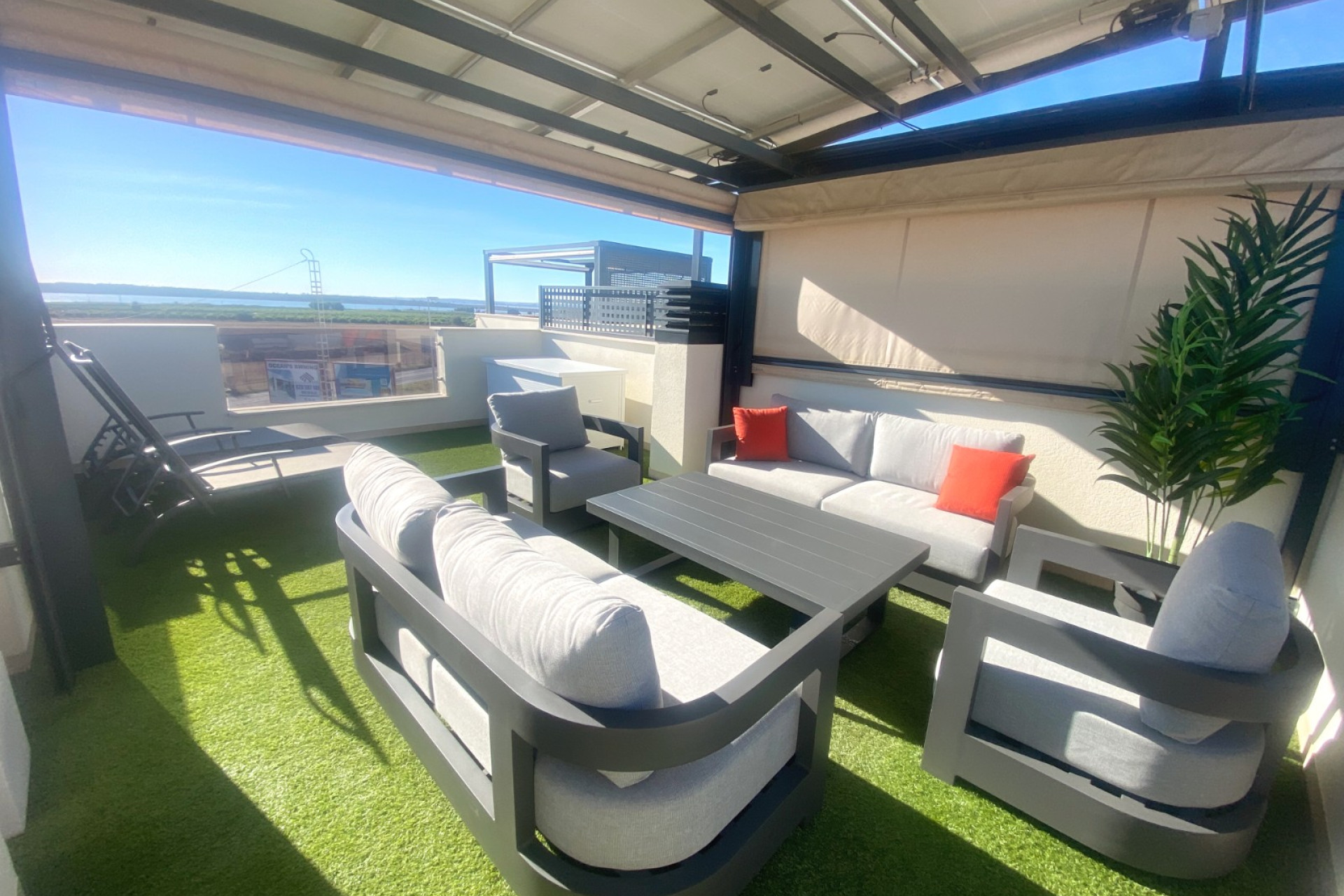 Reventa - Casa semi independiente - Ciudad Quesada - Pueblo Bravo