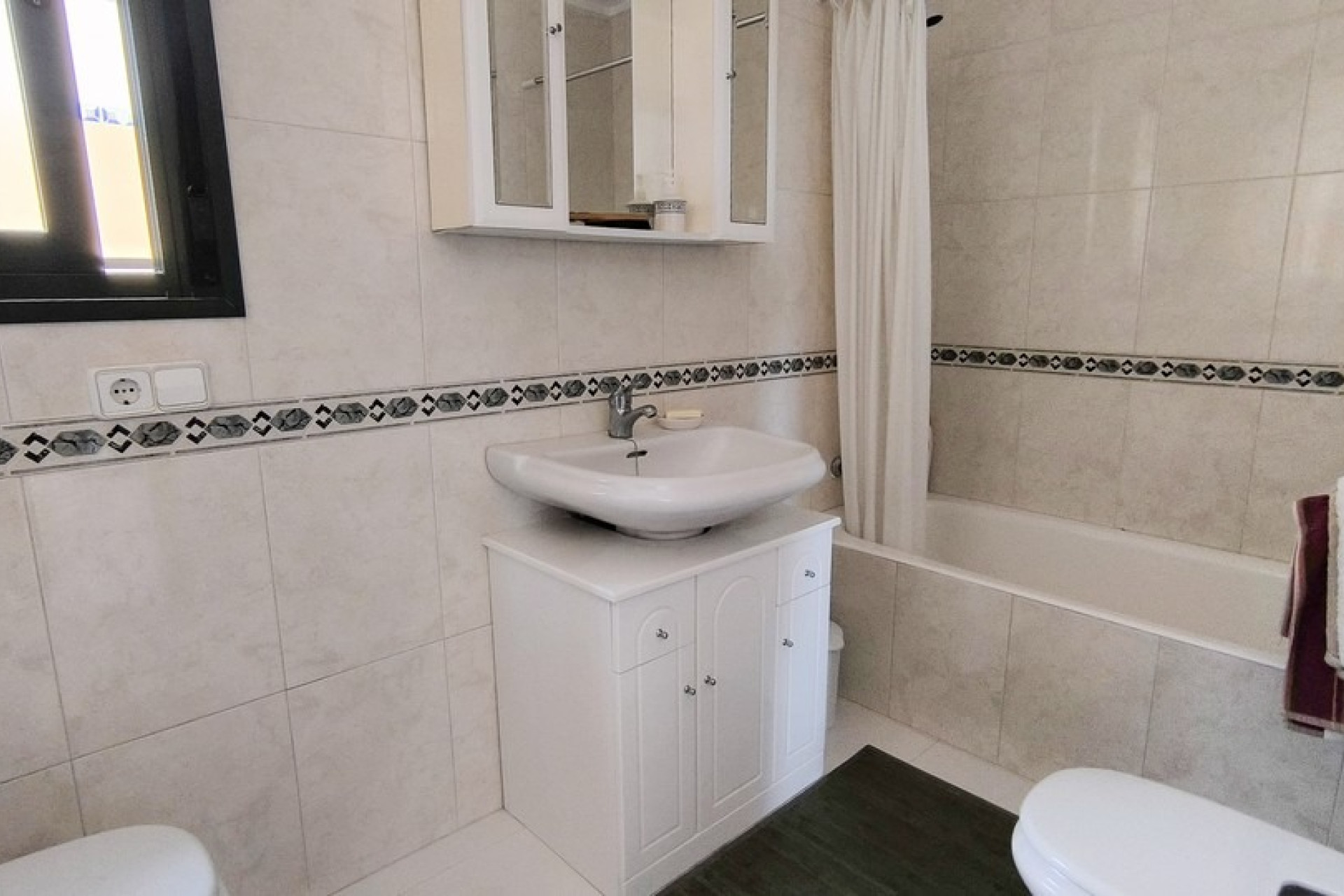 Reventa - Casa semi independiente - Ciudad Quesada