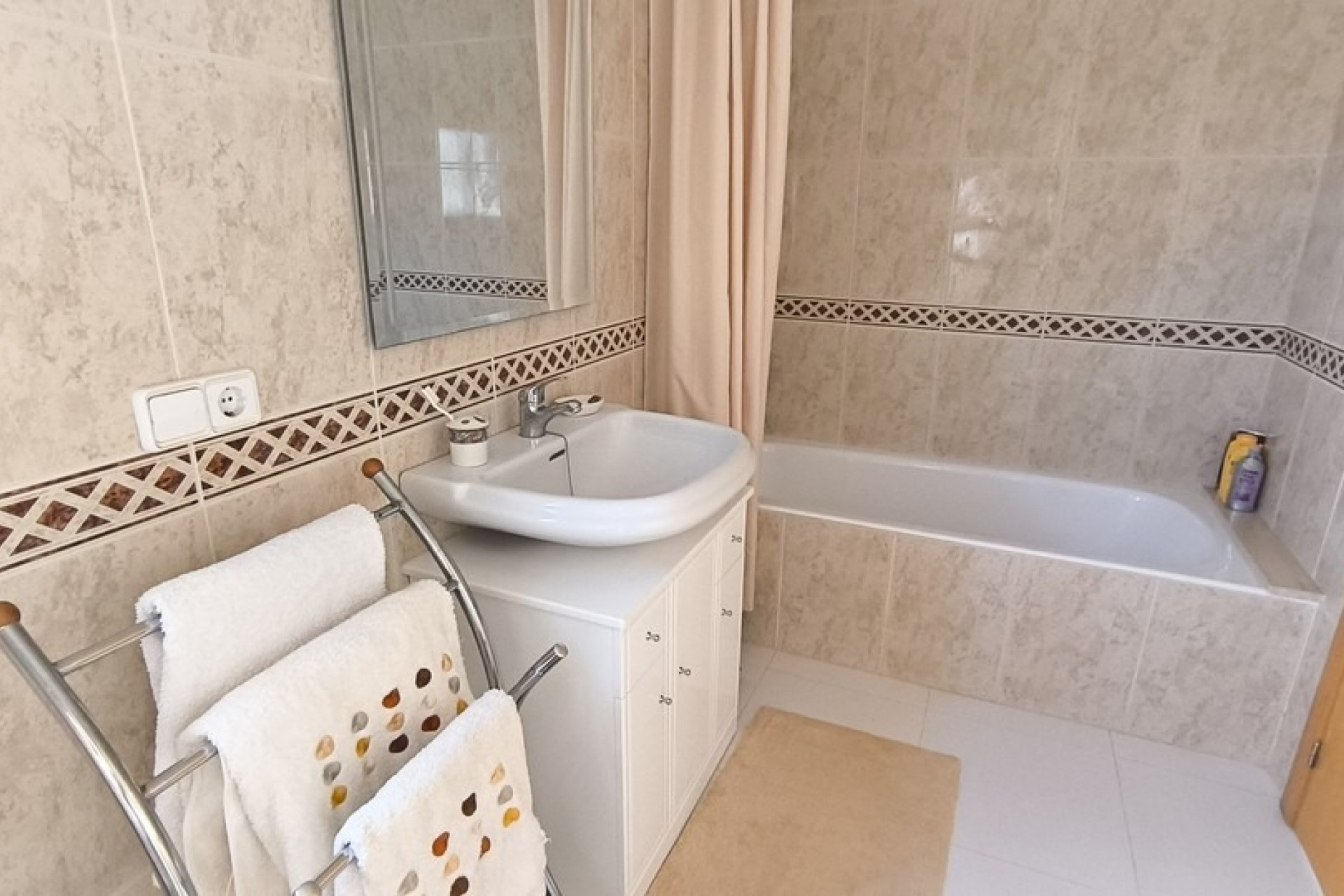 Reventa - Casa semi independiente - Ciudad Quesada