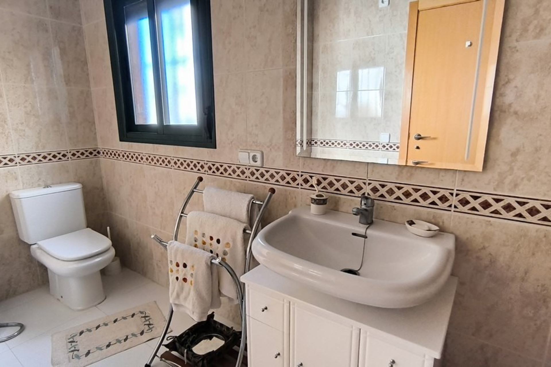 Reventa - Casa semi independiente - Ciudad Quesada