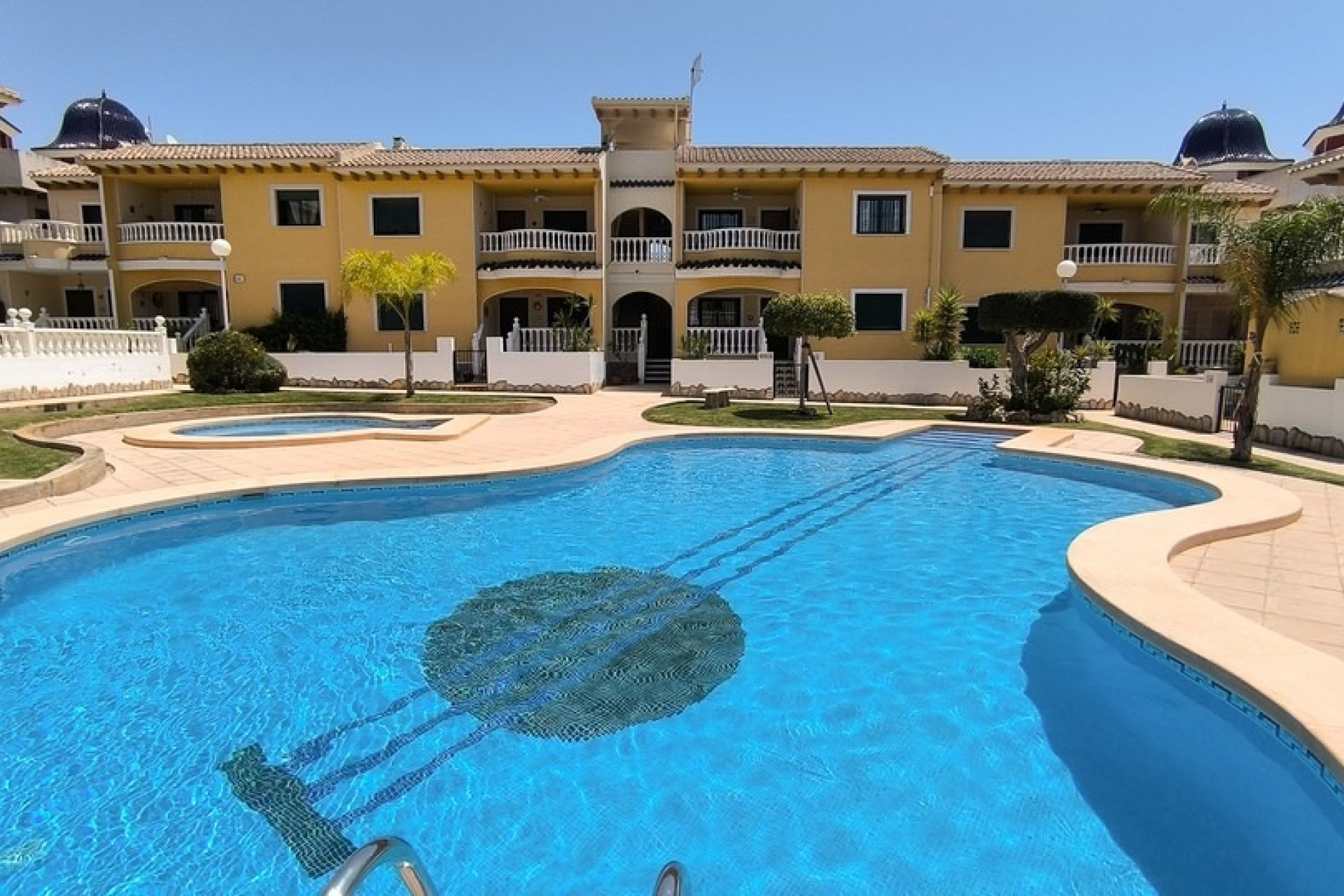 Reventa - Casa semi independiente - Ciudad Quesada