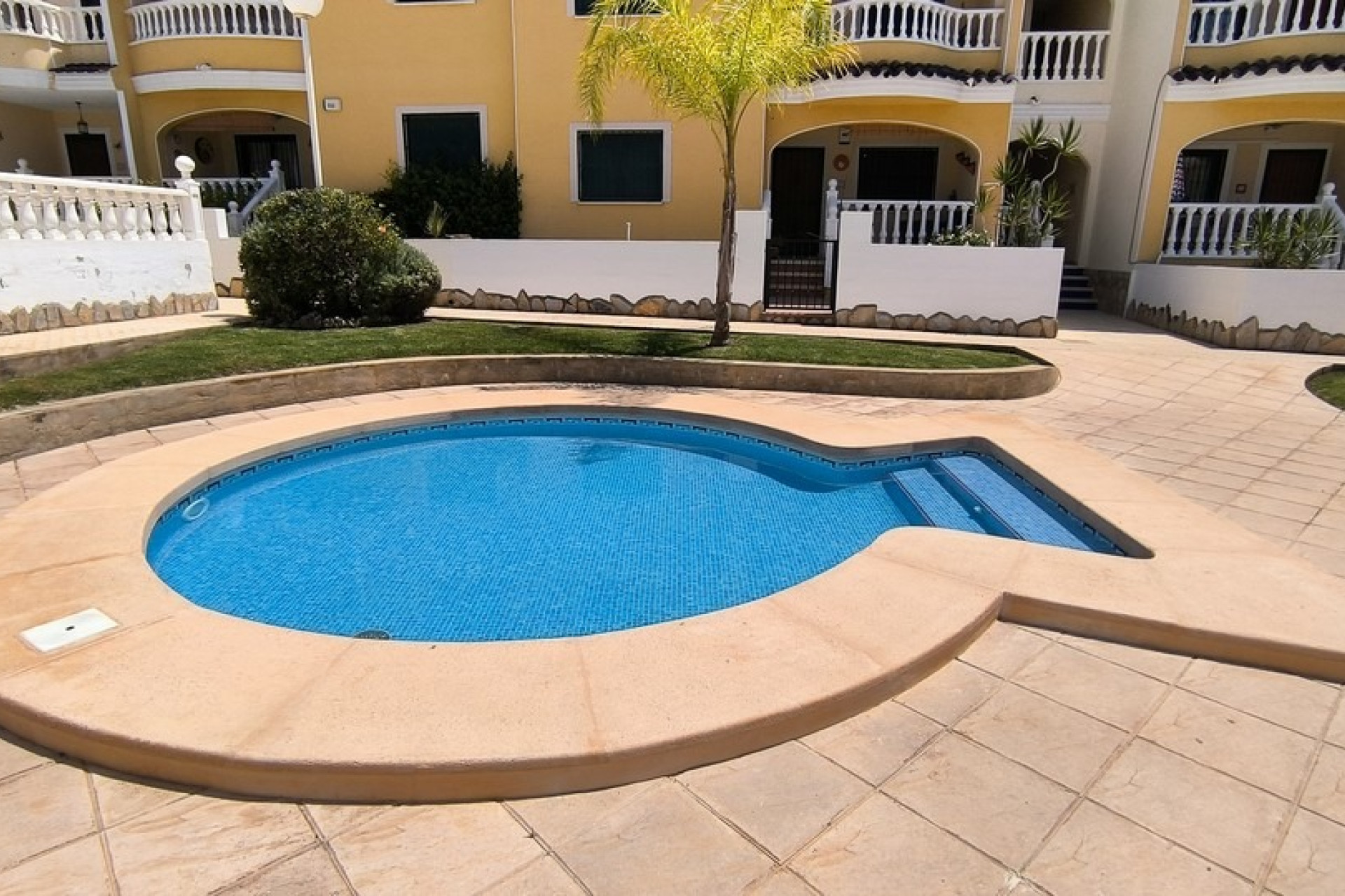 Reventa - Casa semi independiente - Ciudad Quesada